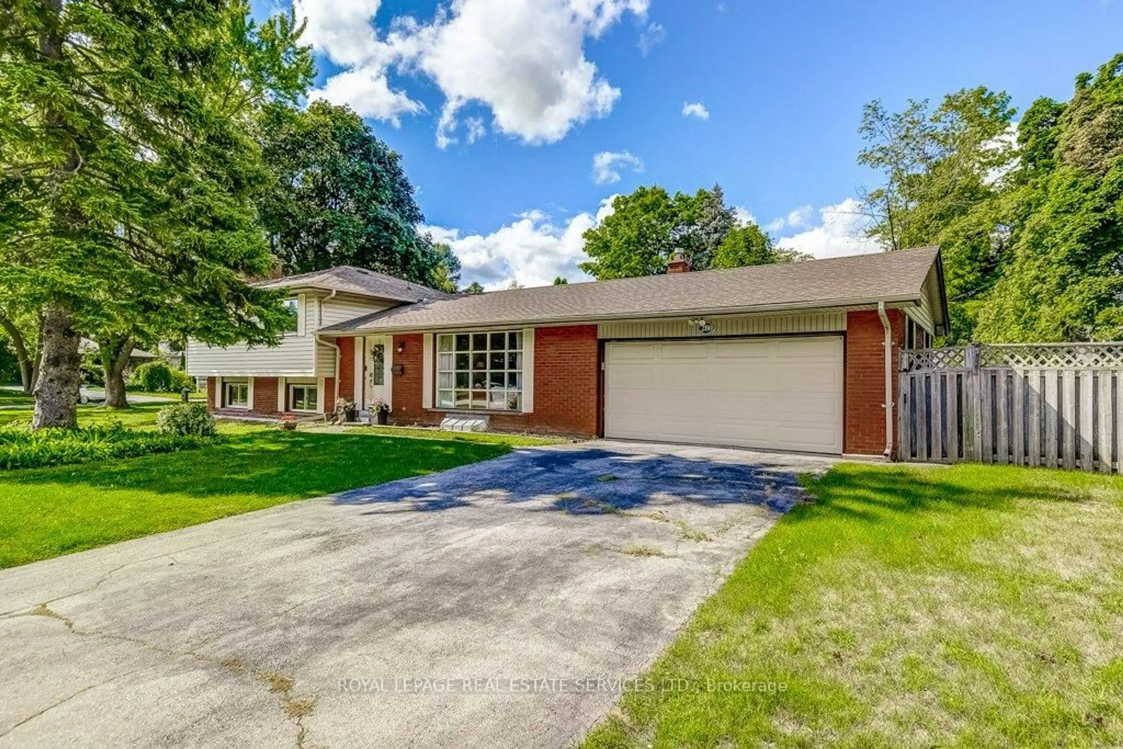 Home with brick exterior material, street for 280 Savannah Gate, Oakville Ontario L6L 4E6