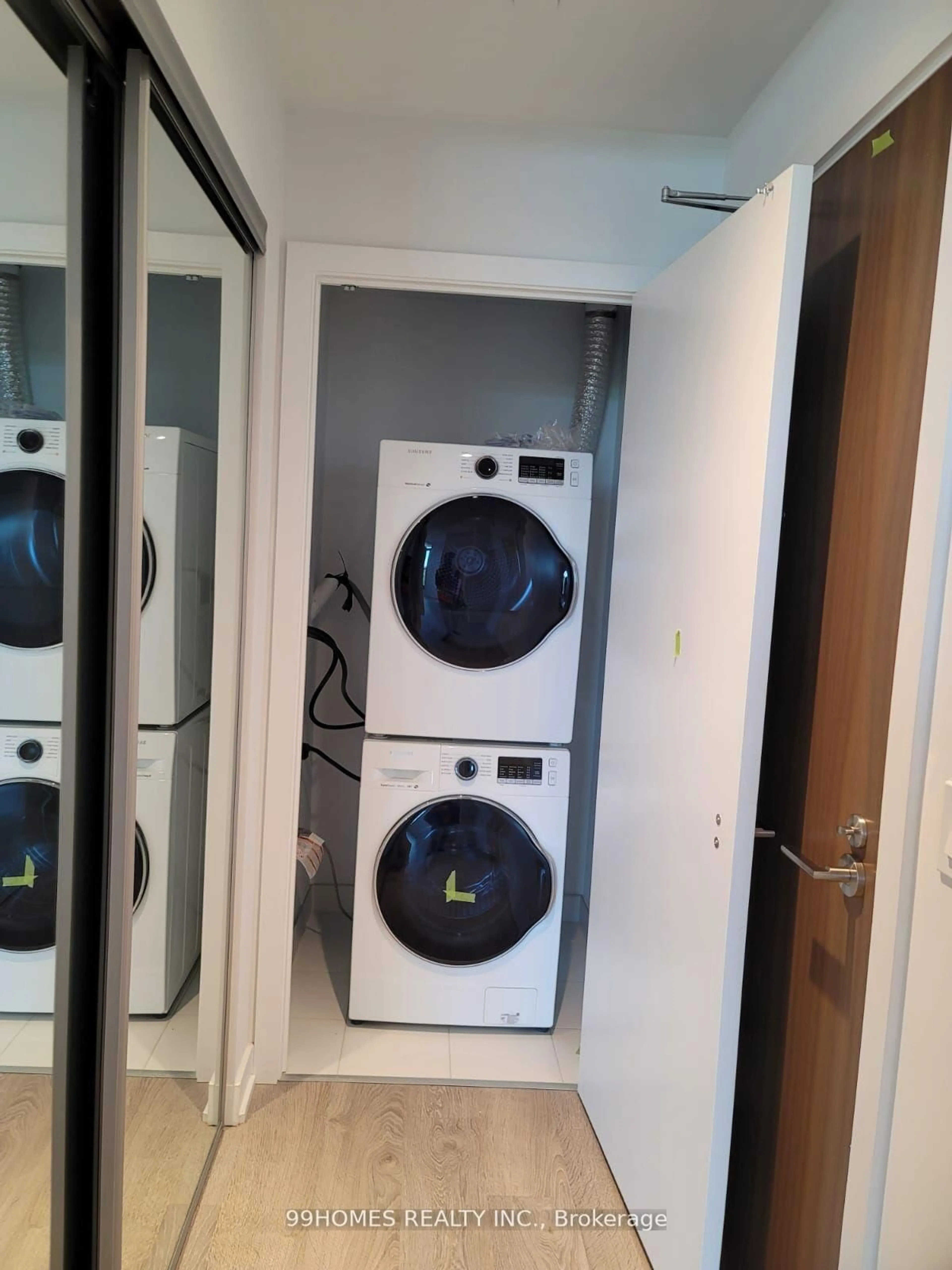 Laundry room for 1926 Lakeshore Blvd #1216, Toronto Ontario M6S 0B1