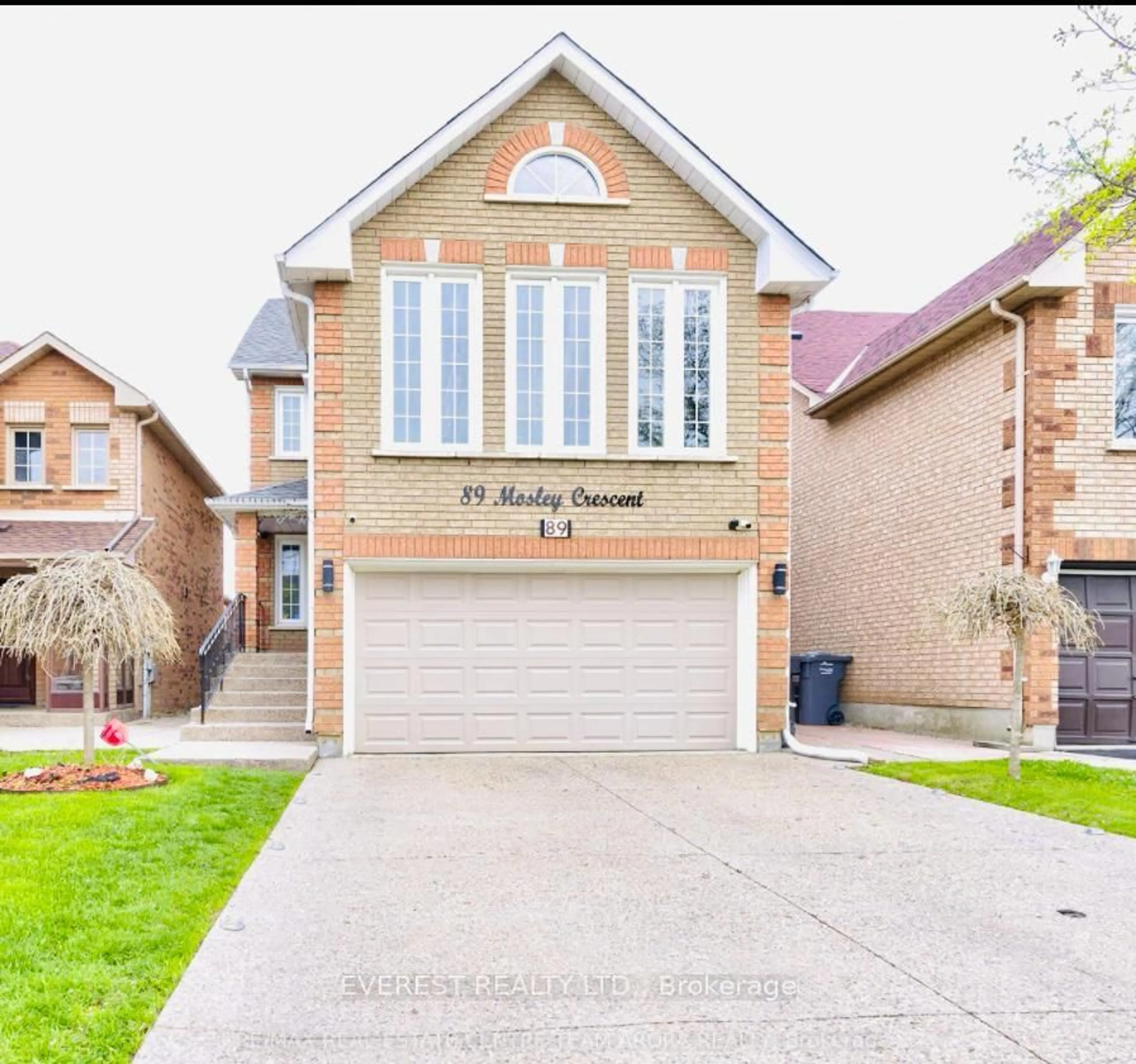 Home with brick exterior material, street for 89 Mosley Cres, Brampton Ontario L6Y 5C7