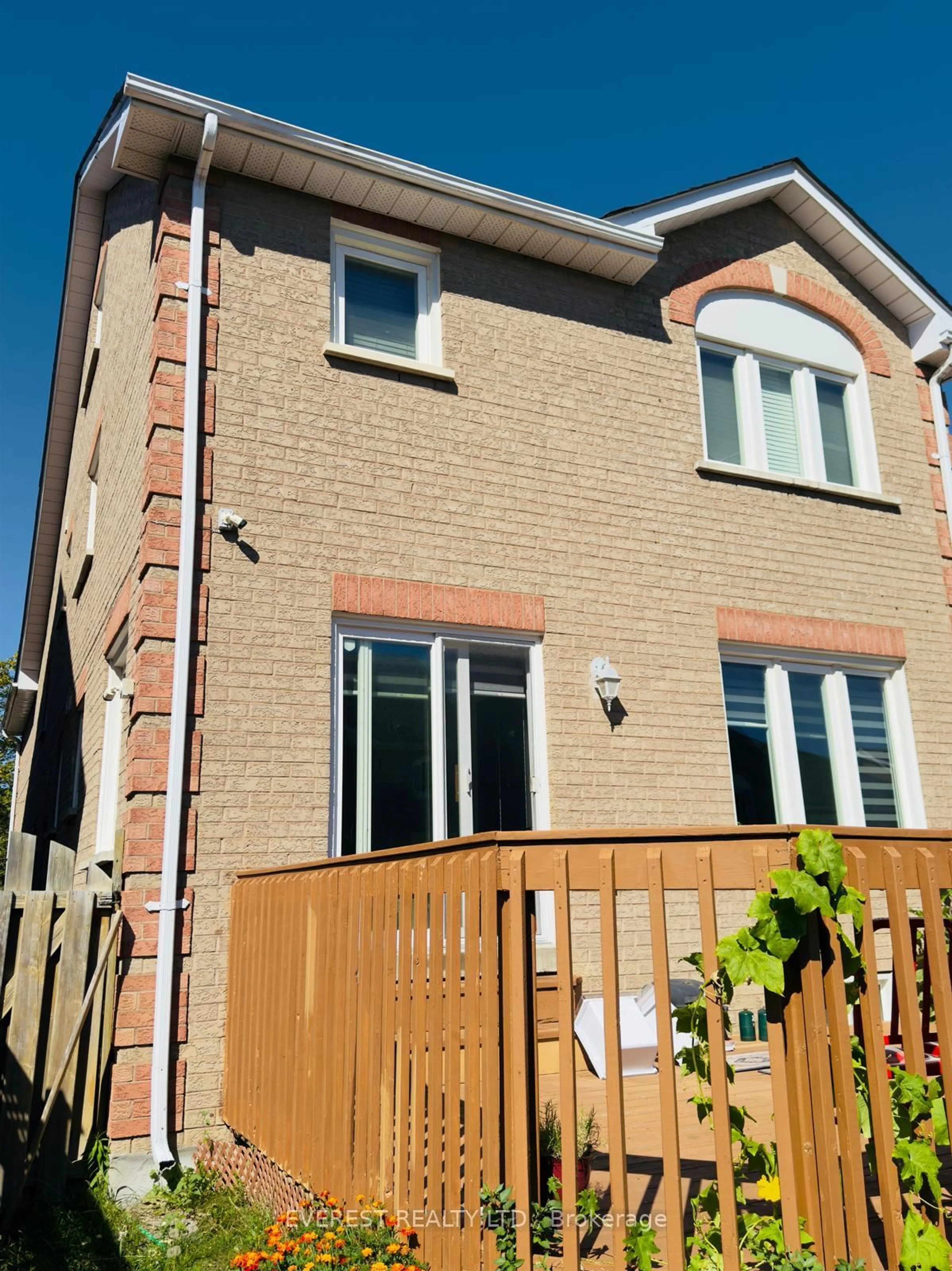 Home with brick exterior material, street for 89 Mosley Cres, Brampton Ontario L6Y 5C7