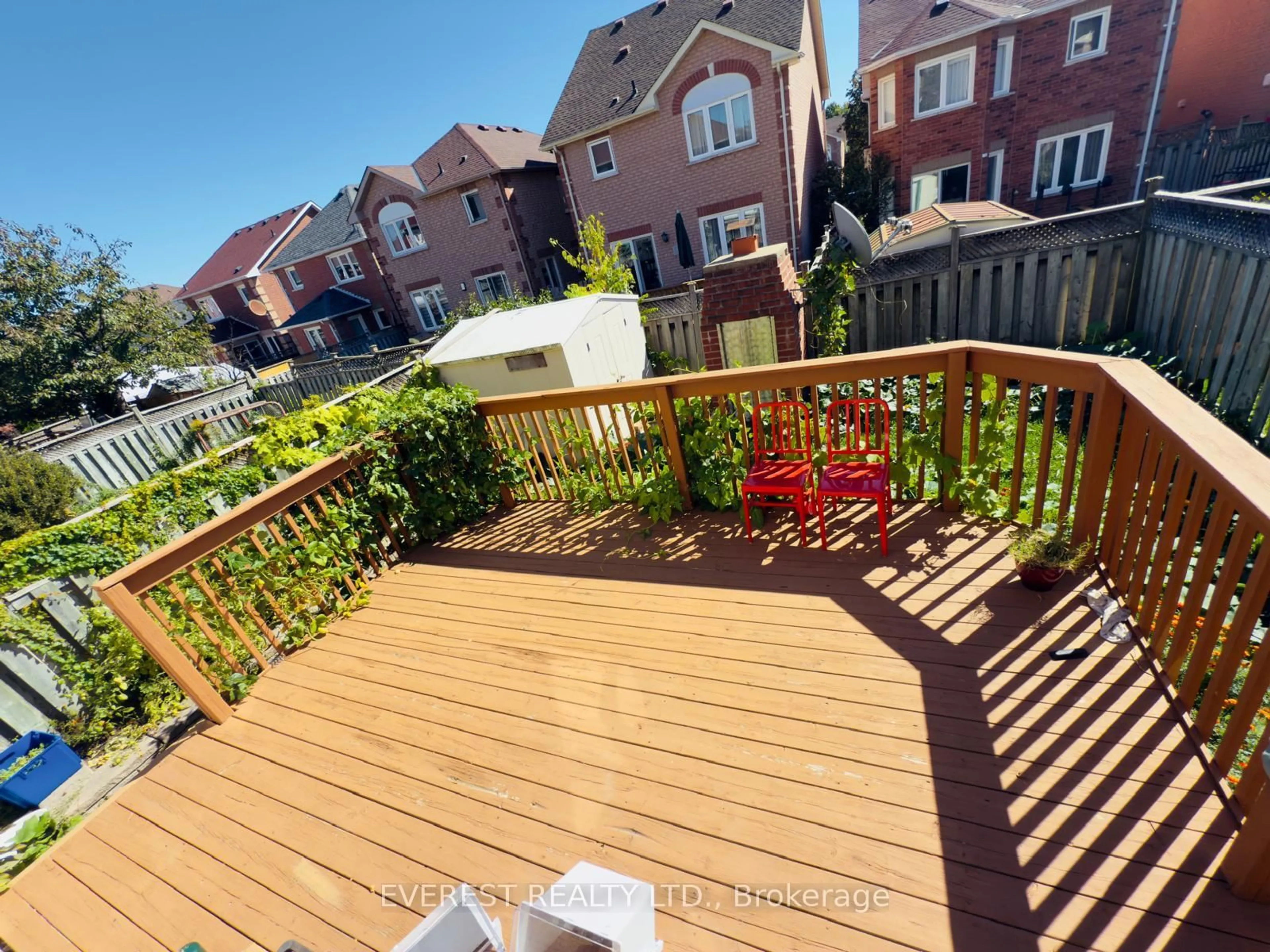 A pic from outside/outdoor area/front of a property/back of a property/a pic from drone, unknown for 89 Mosley Cres, Brampton Ontario L6Y 5C7