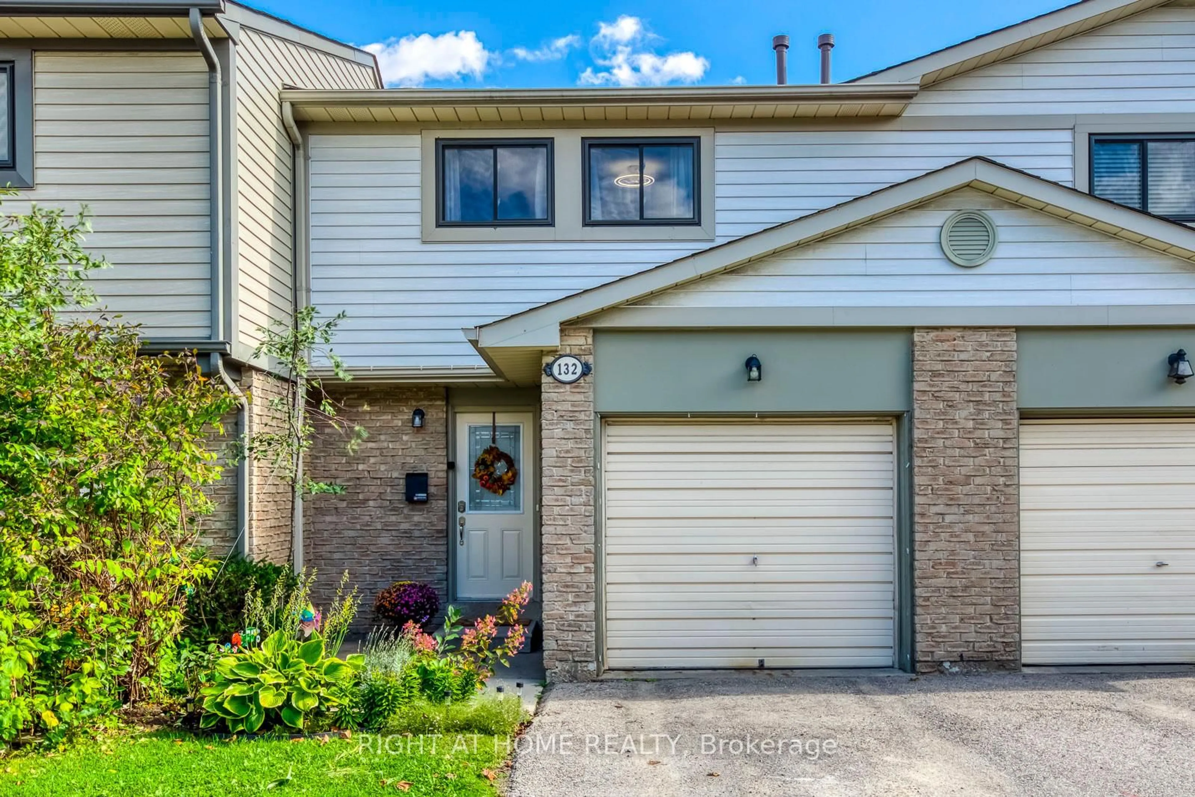 Home with vinyl exterior material, street for 132 Ashton Cres #132, Brampton Ontario L6S 3J9