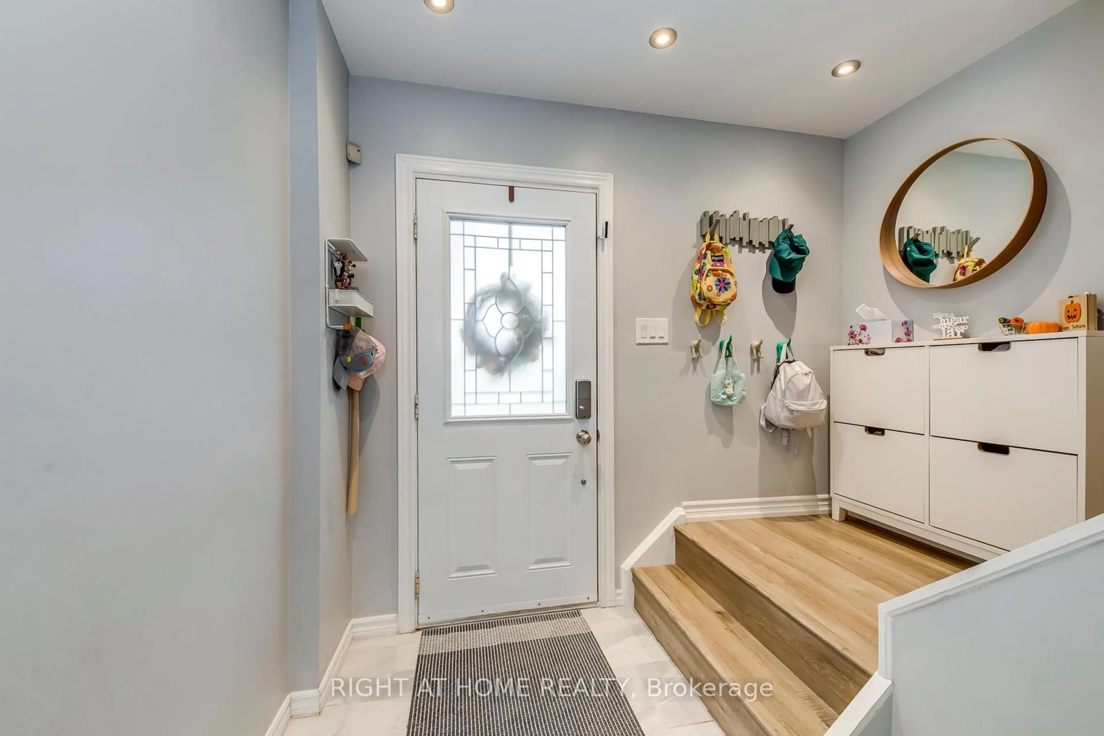 Indoor entryway for 132 Ashton Cres #132, Brampton Ontario L6S 3J9