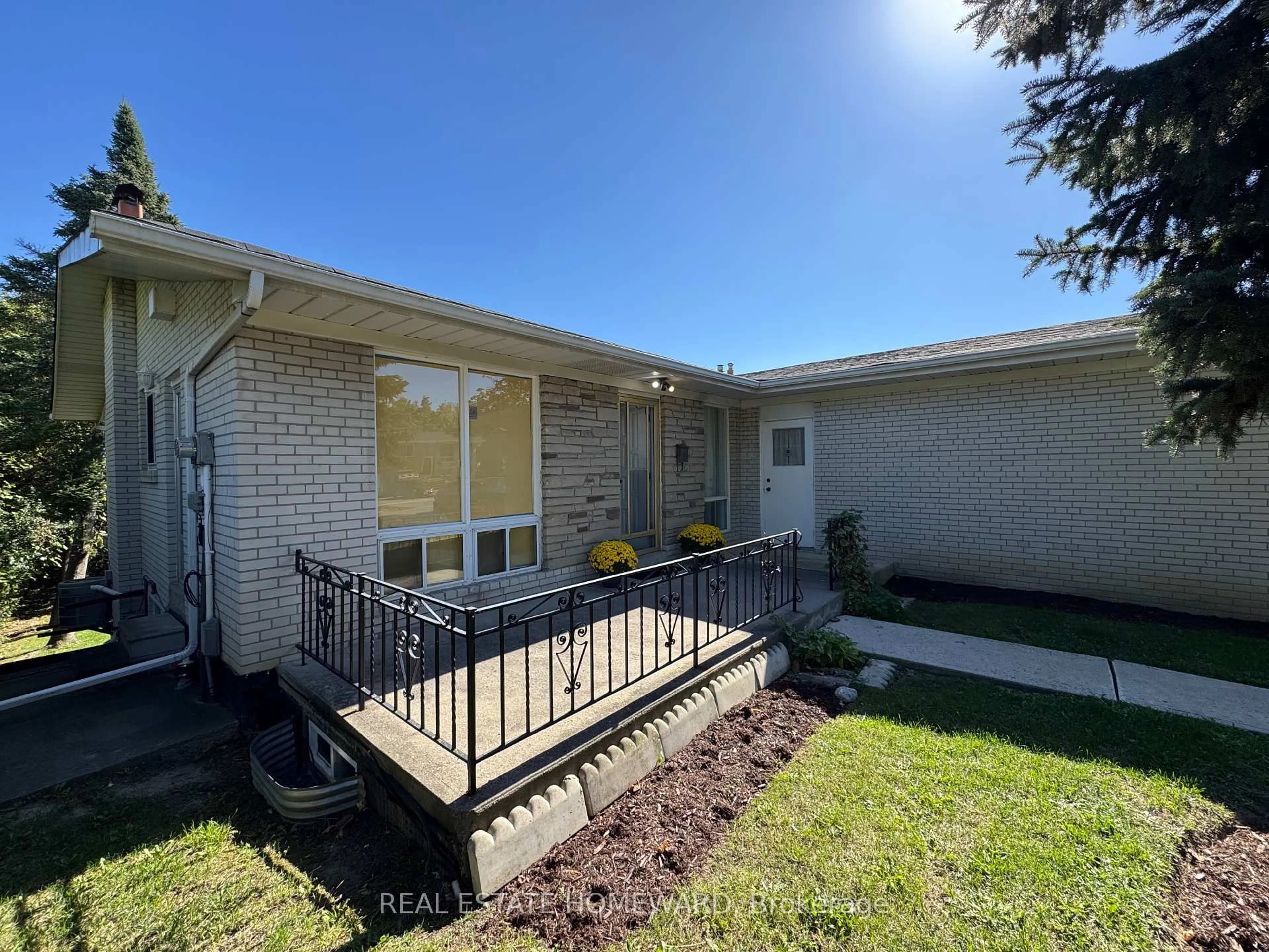 A pic from outside/outdoor area/front of a property/back of a property/a pic from drone, unknown for 17 Collingdale Rd, Toronto Ontario M9V 3R2