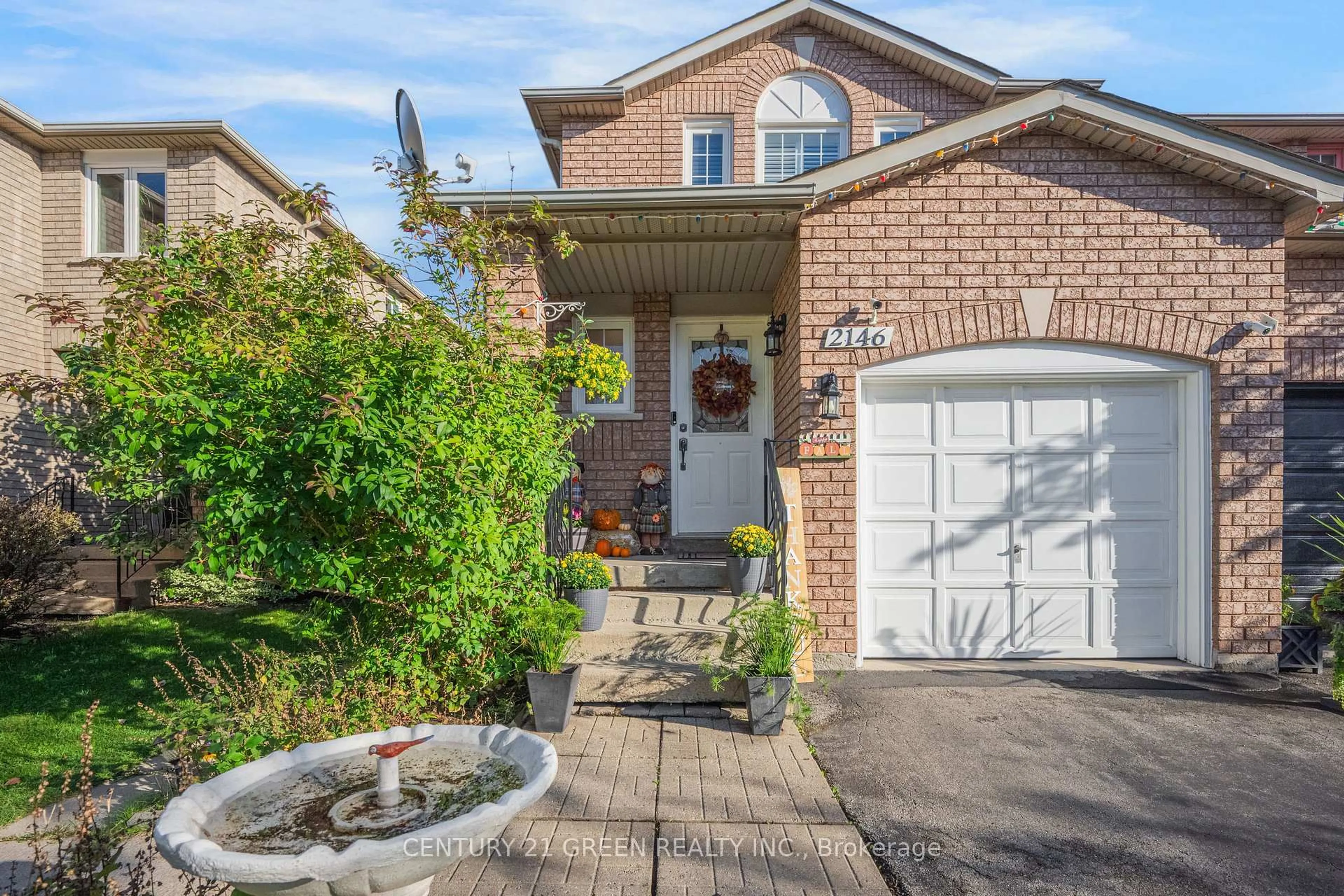 Home with brick exterior material, street for 2146 Shady Glen Rd, Oakville Ontario L6M 3N7