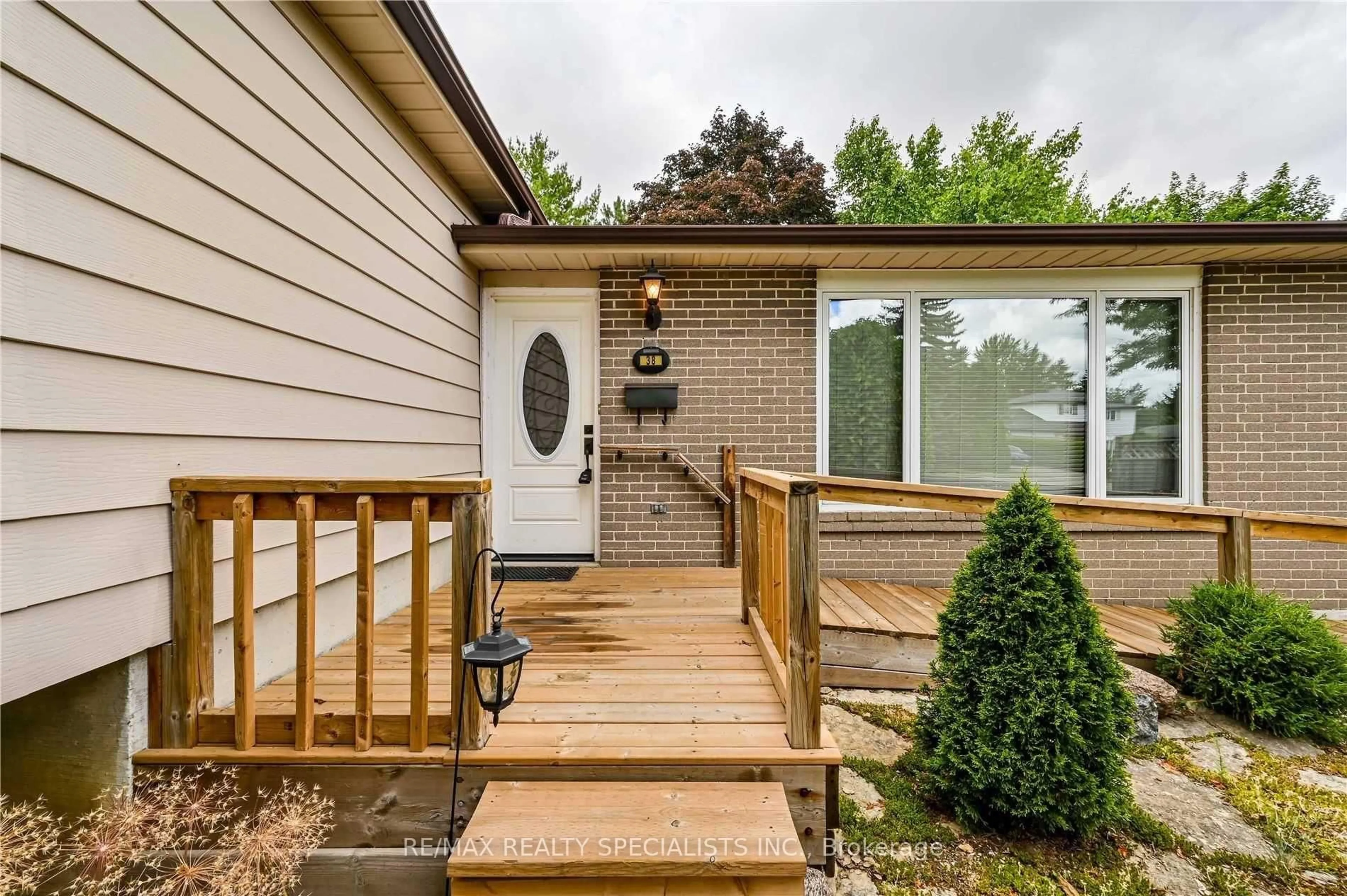 Unknown for 38 Dunblaine Cres, Brampton Ontario L6T 3H2