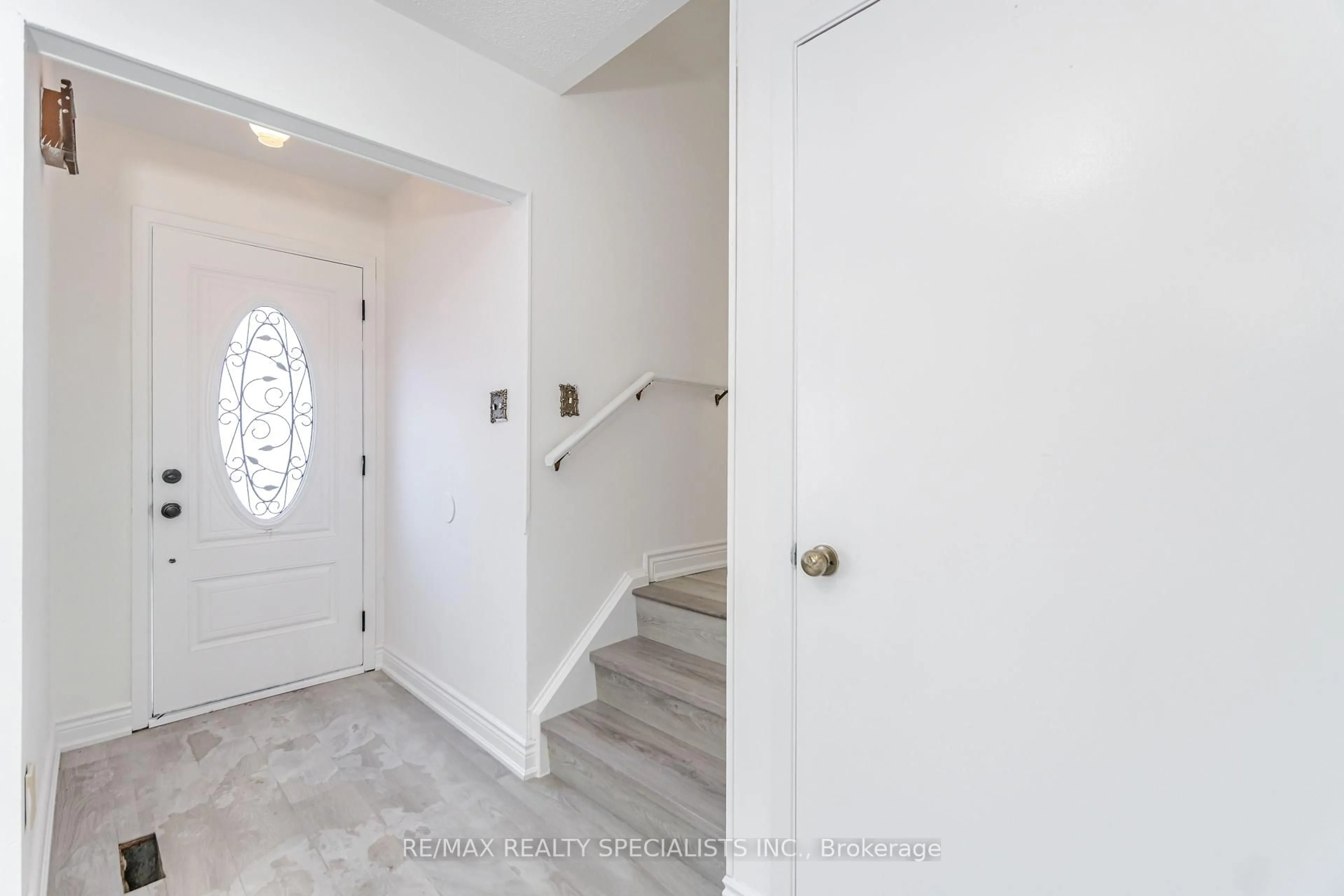 Indoor entryway for 38 Dunblaine Cres, Brampton Ontario L6T 3H2
