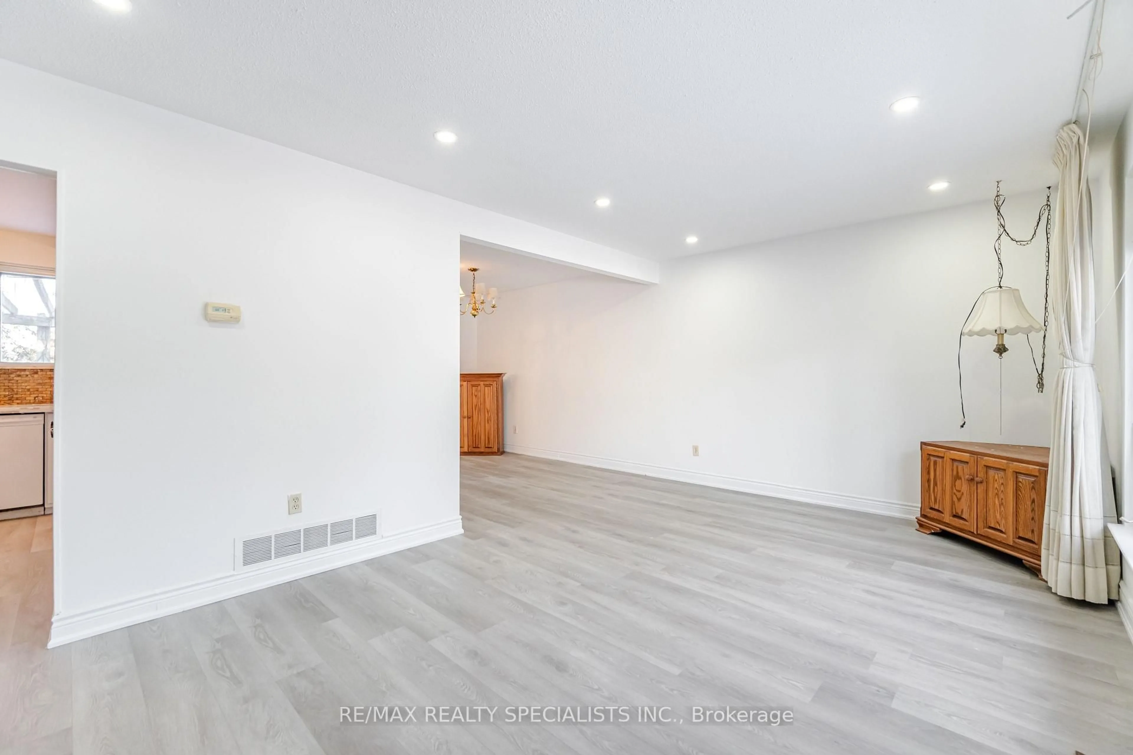 A pic of a room for 38 Dunblaine Cres, Brampton Ontario L6T 3H2