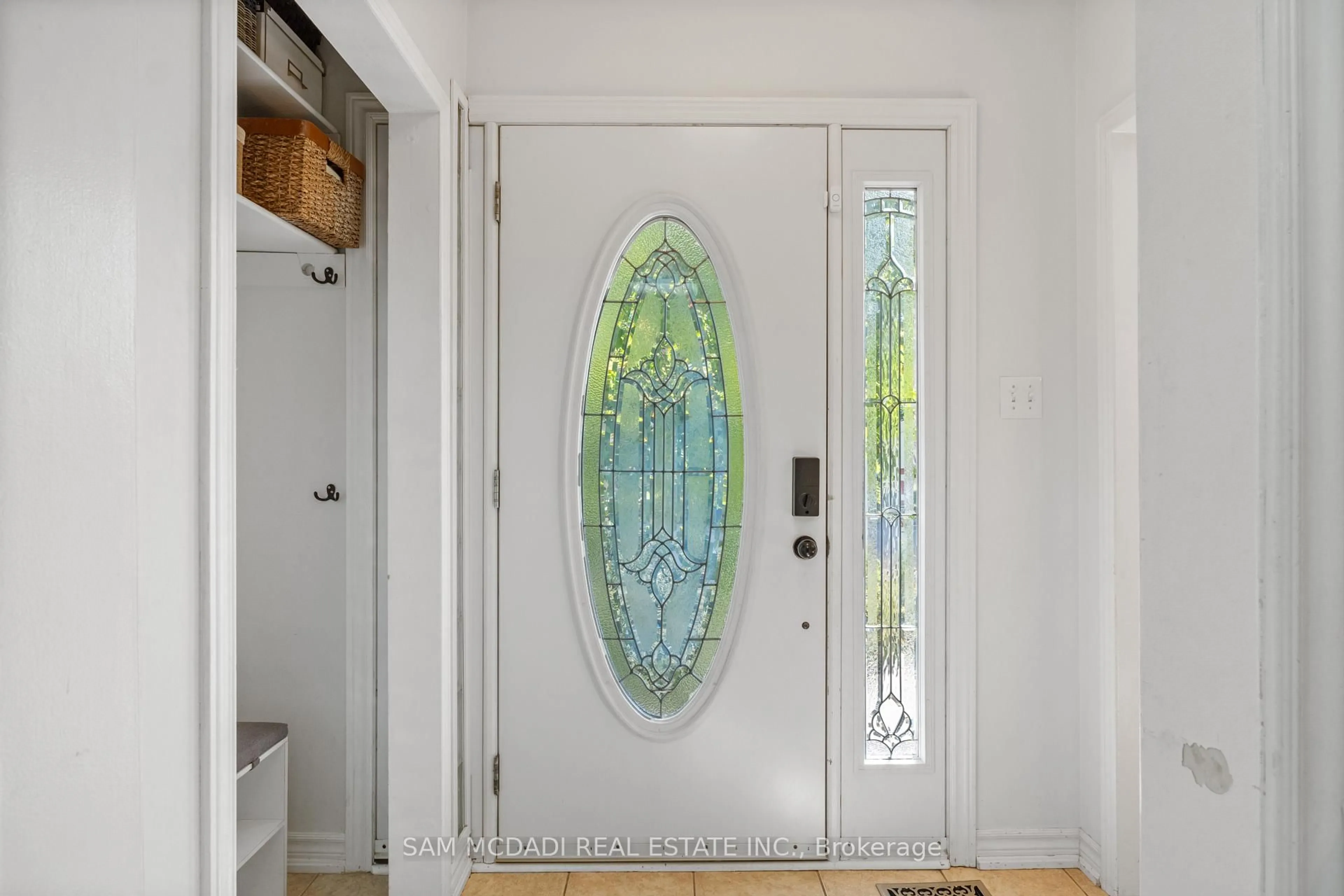 Indoor entryway for 77 Lockton Cres, Brampton Ontario L6W 1C2