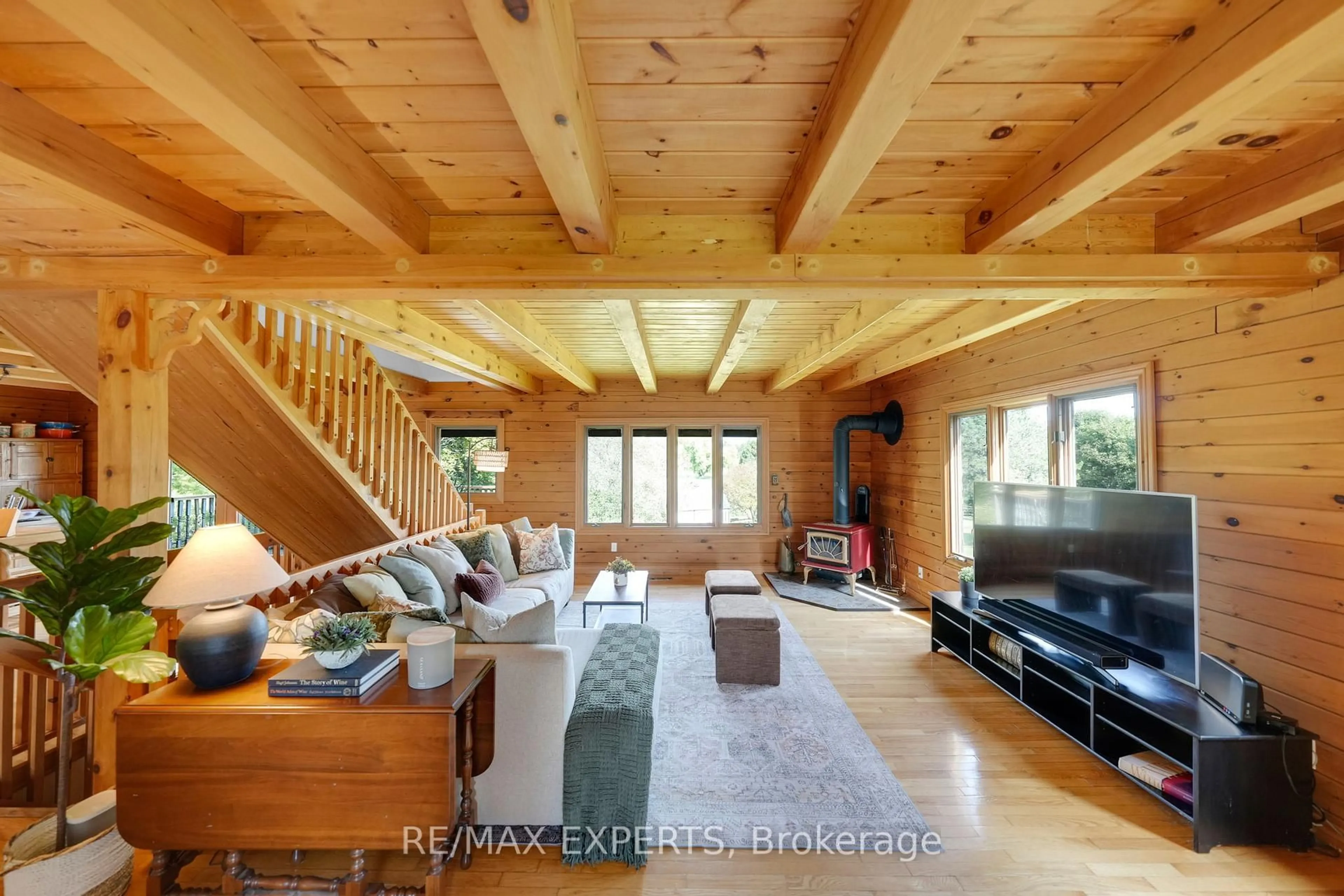Living room with furniture, wood/laminate floor for 15481 Mount Wolfe Rd, Caledon Ontario L7E 3P3