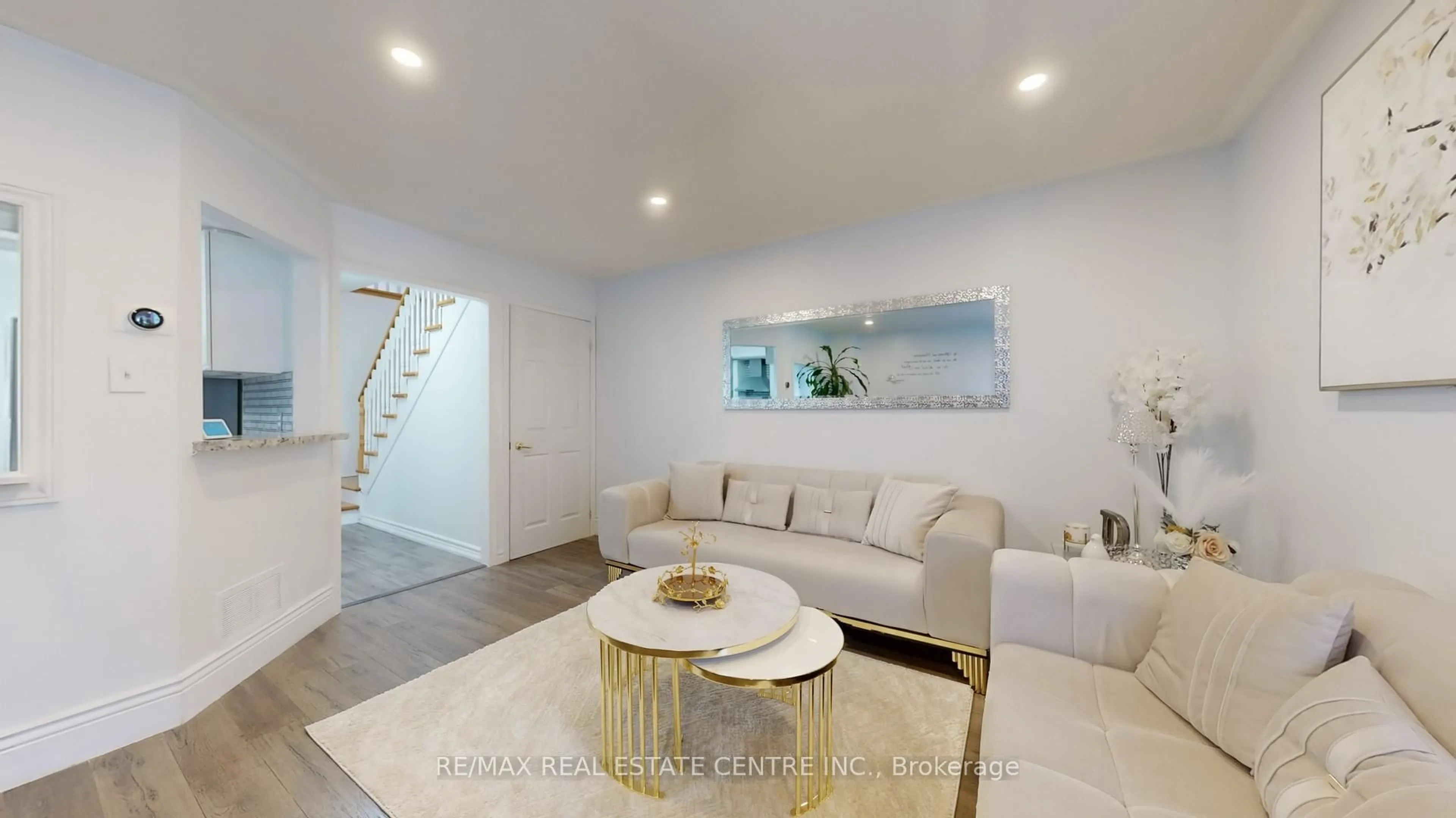 Living room with furniture, unknown for 5596 Whistler Cres, Mississauga Ontario L4Z 3R6