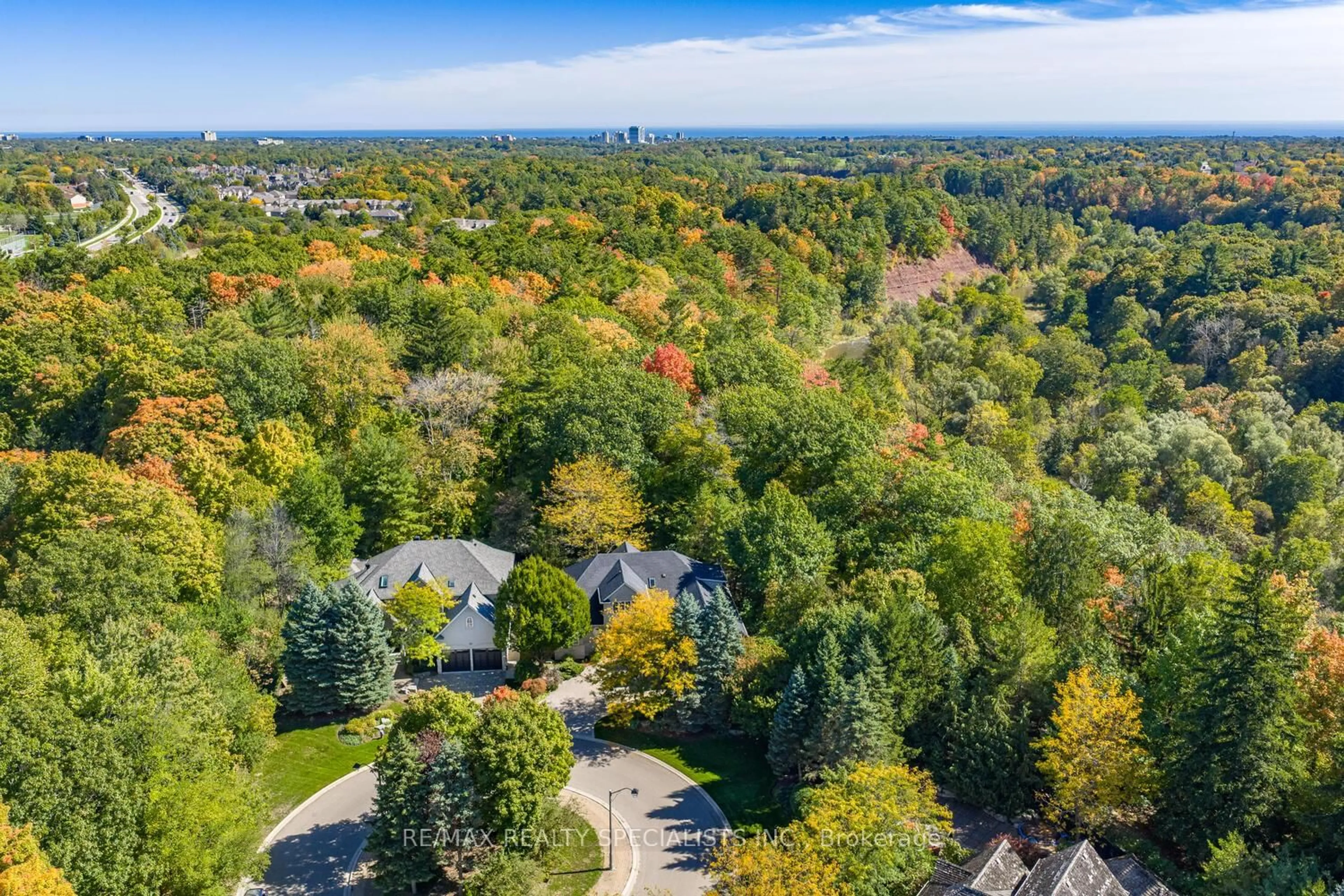 A pic from outside/outdoor area/front of a property/back of a property/a pic from drone, forest/trees view for 1227 Riverbank Way, Oakville Ontario L6H 6X4