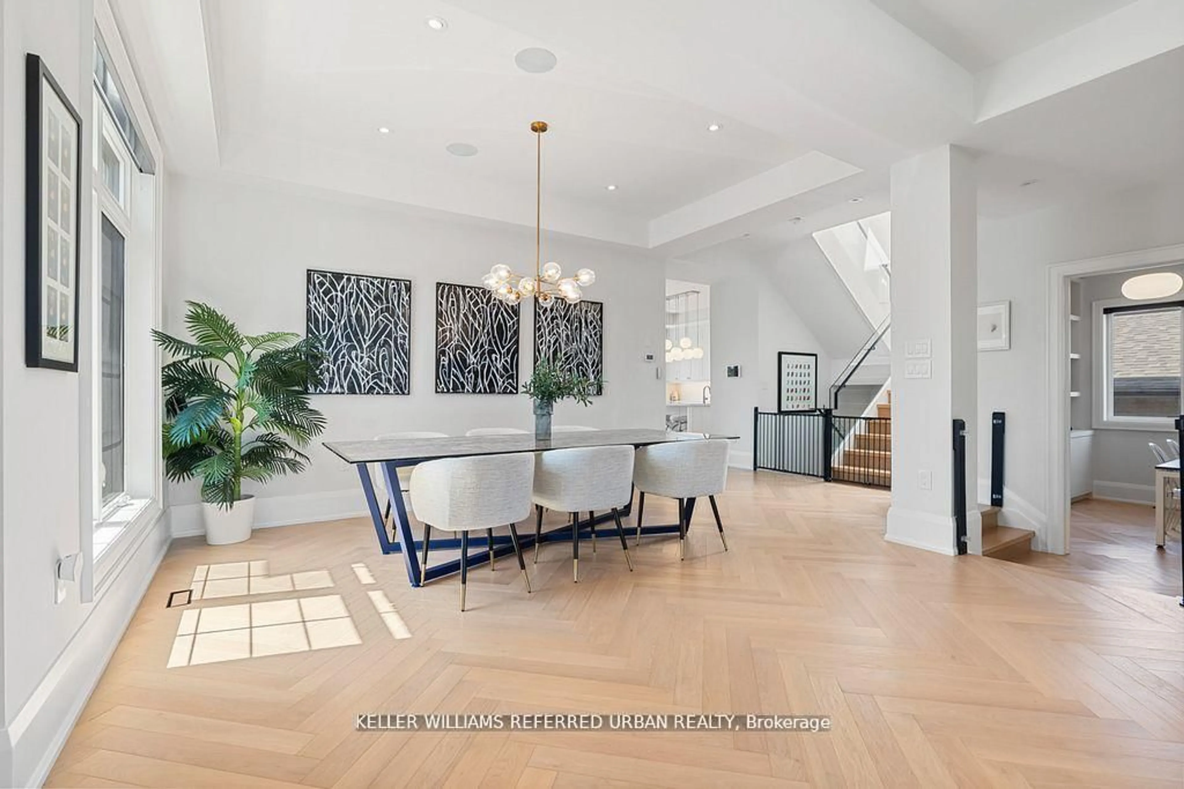 Indoor foyer for 54 Cronin Dr, Toronto Ontario M9B 4V1