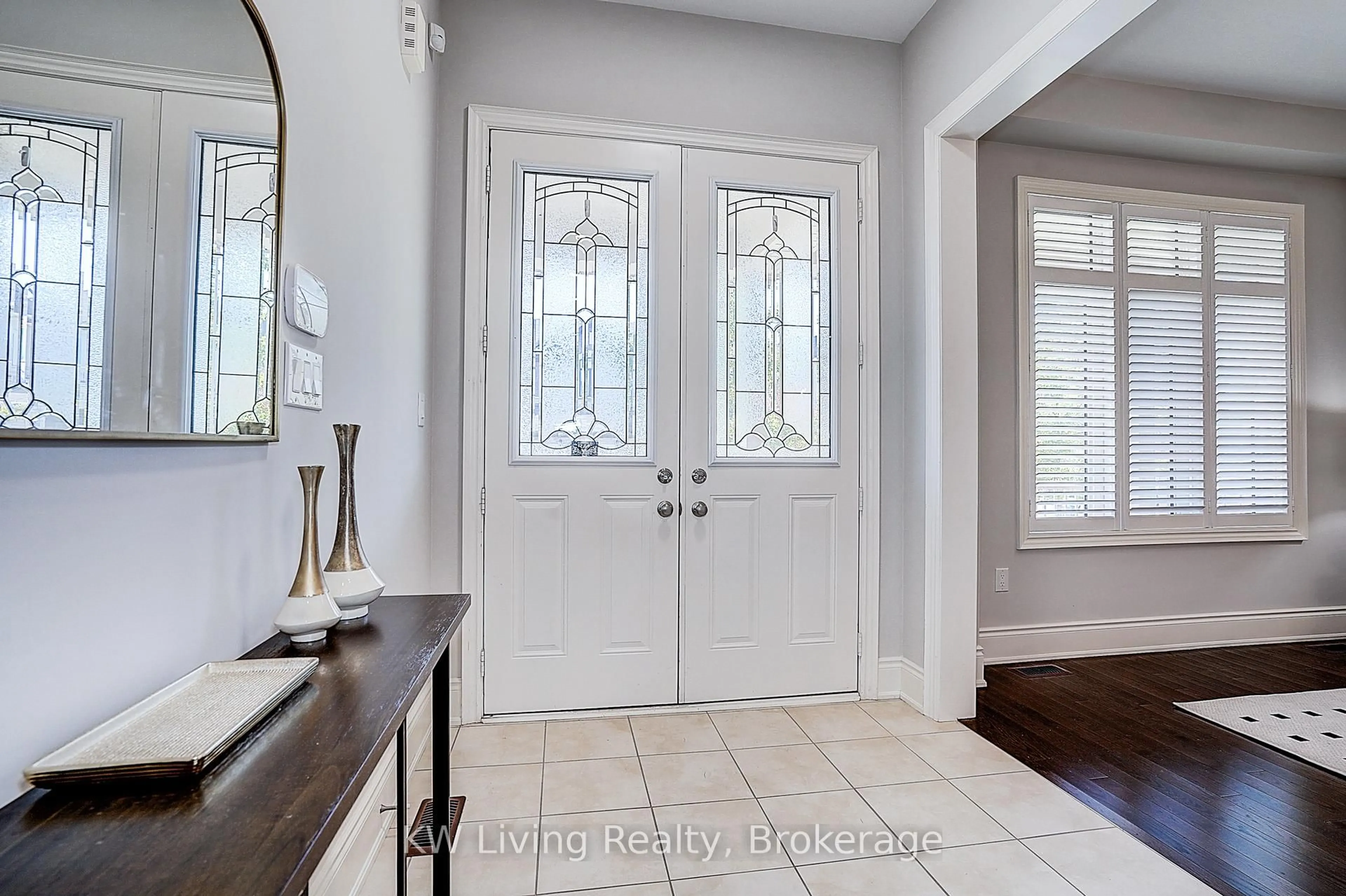 Indoor entryway for 3228 Meadow Marsh Cres, Oakville Ontario L6H 0T6