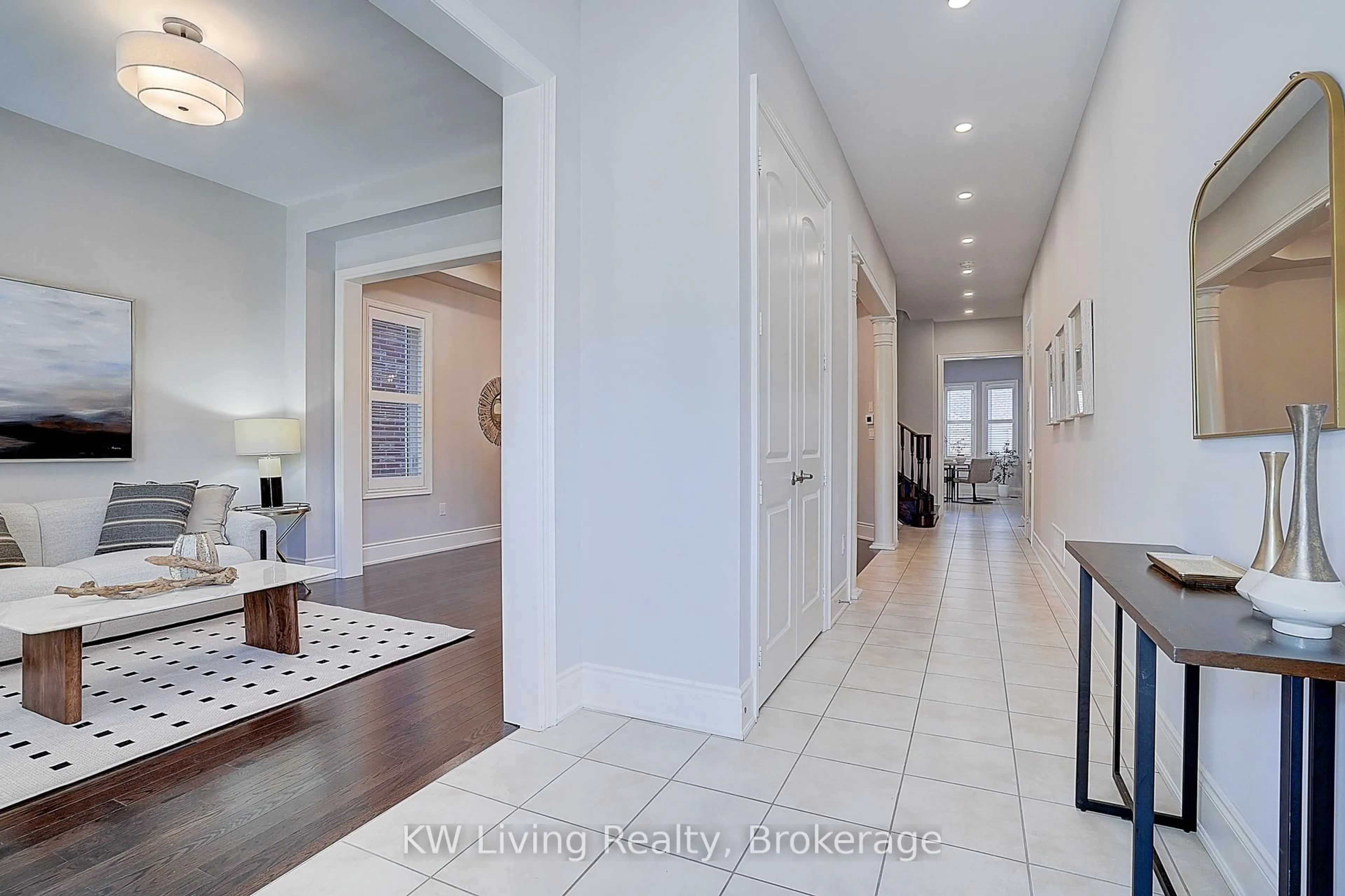 Indoor entryway for 3228 Meadow Marsh Cres, Oakville Ontario L6H 0T6