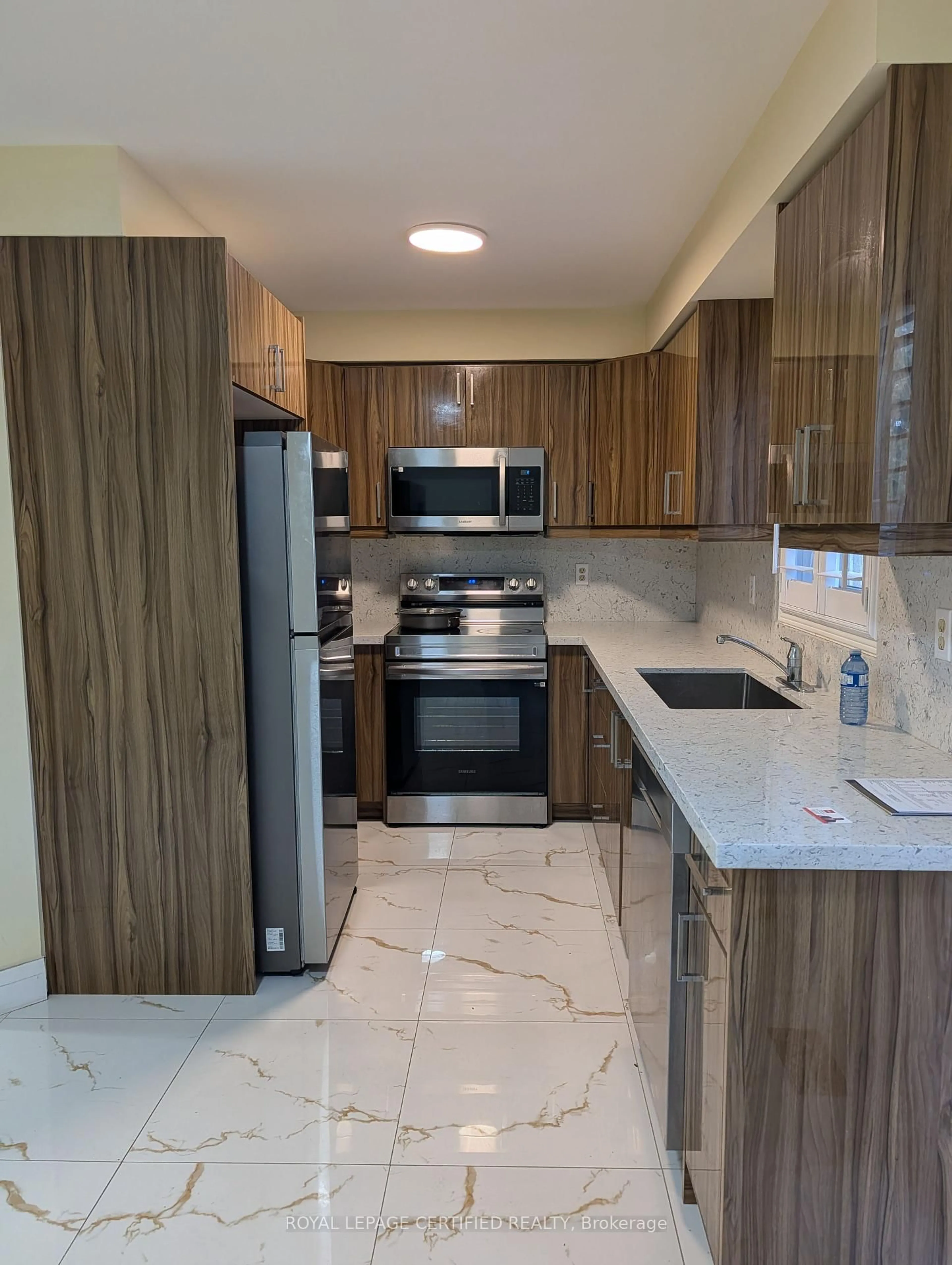 Standard kitchen, ceramic/tile floor for 94 Millstone Dr, Brampton Ontario L6Y 4P9