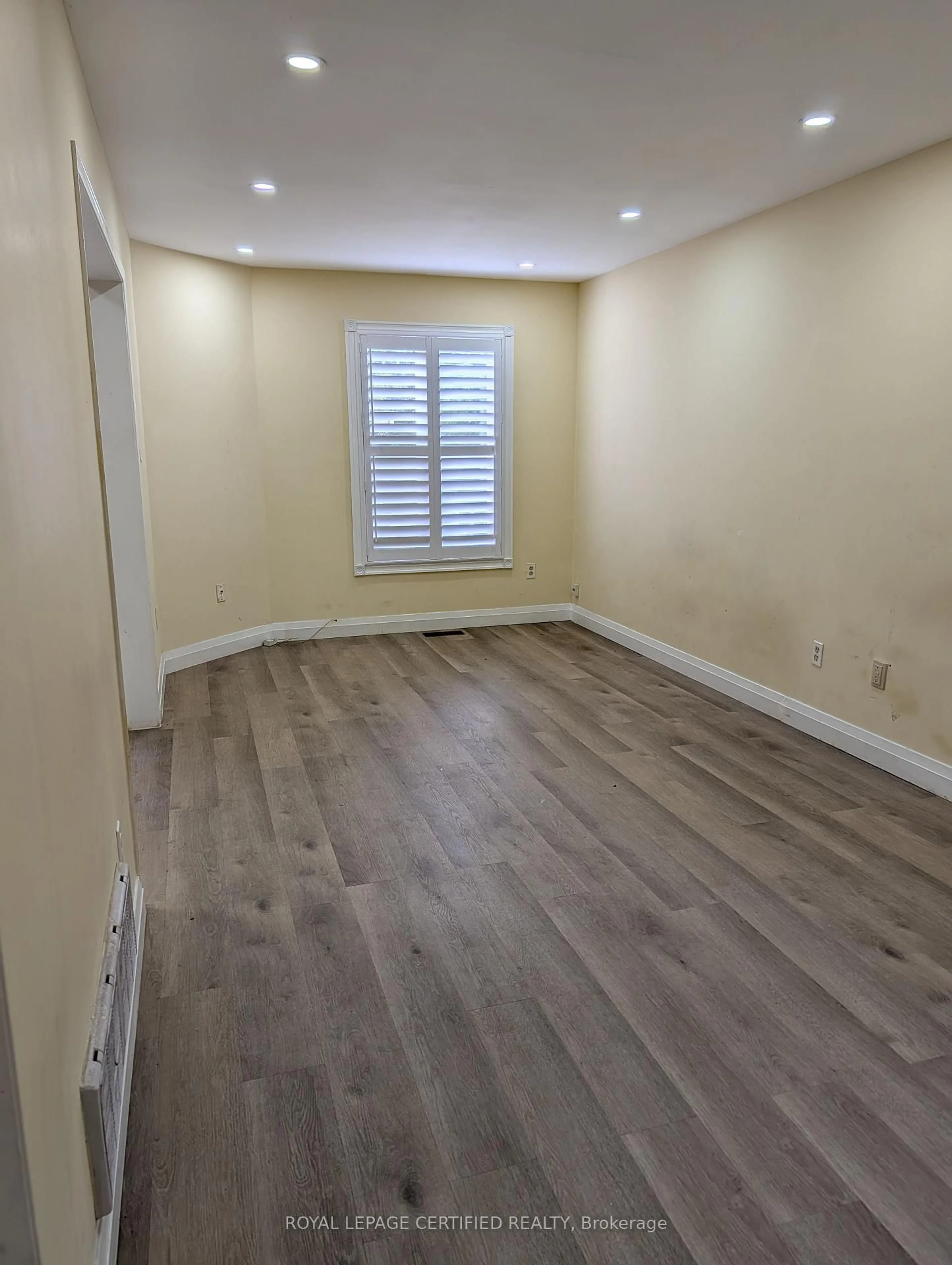 A pic of a room for 94 Millstone Dr, Brampton Ontario L6Y 4P9