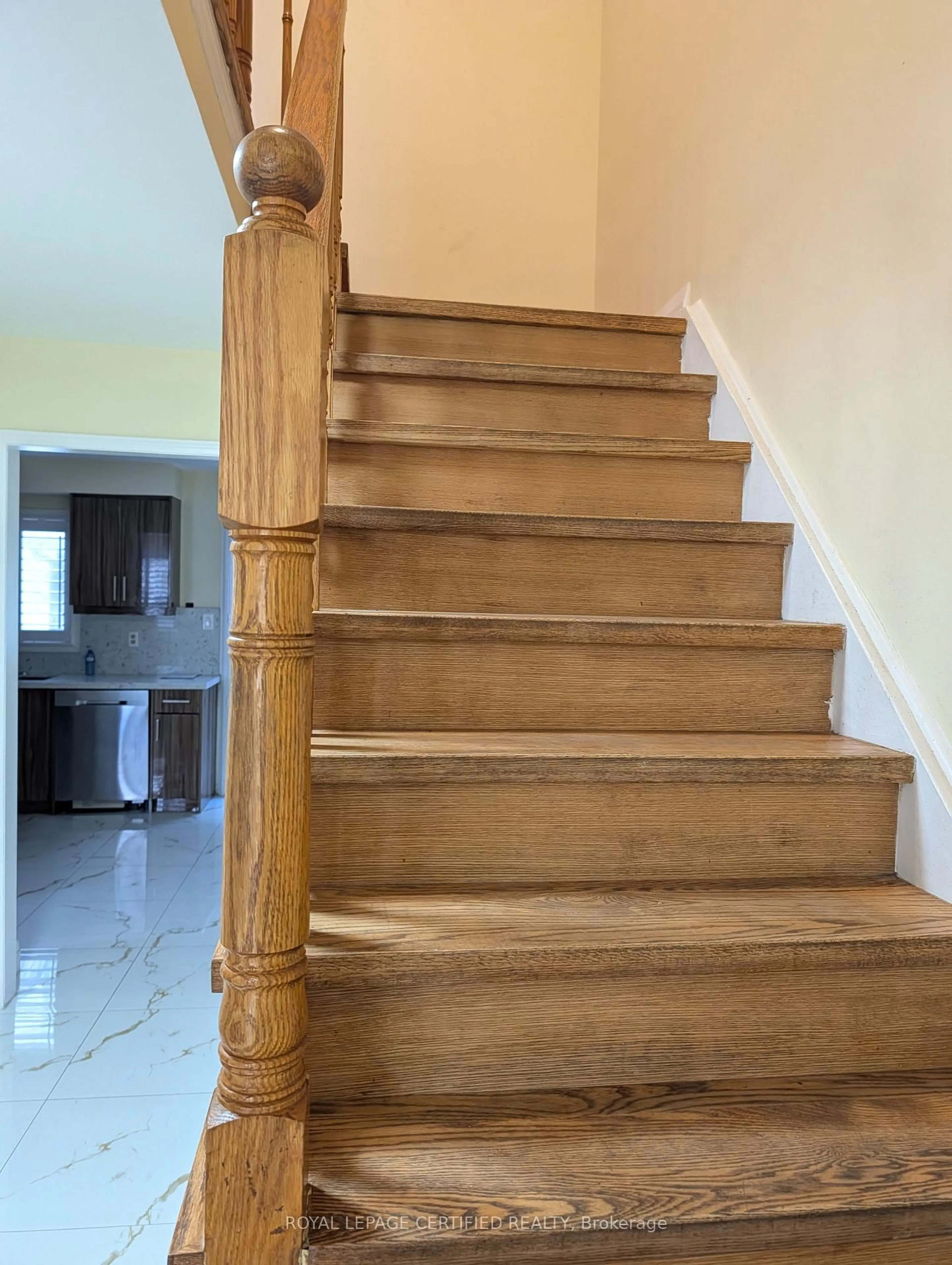 Stairs for 94 Millstone Dr, Brampton Ontario L6Y 4P9