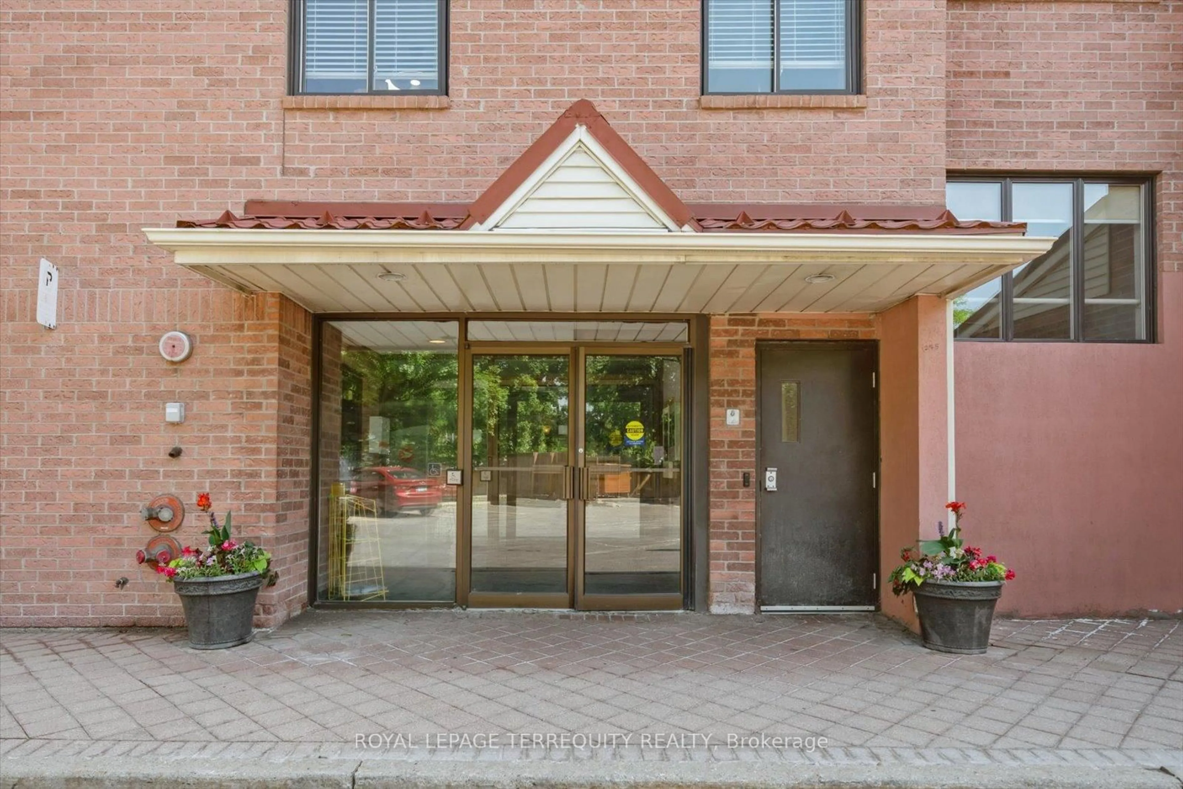 Unknown for 1275 Cornerbrook Pl #208, Mississauga Ontario L5C 3J3