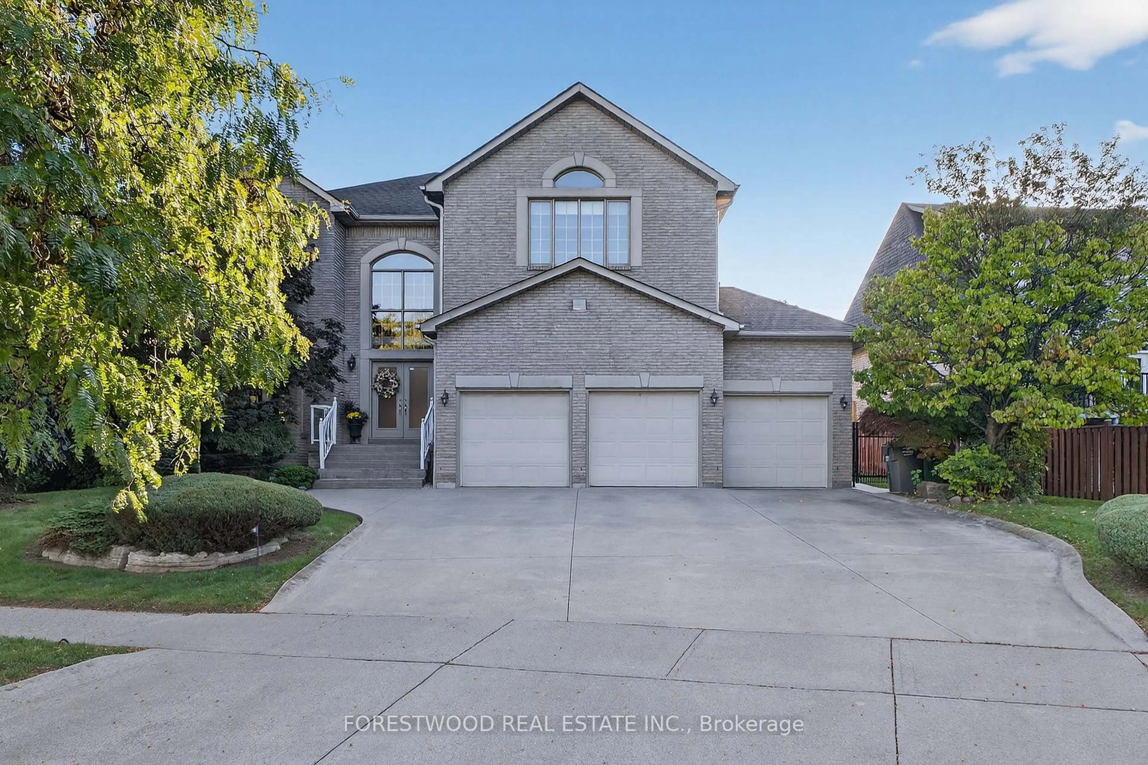 Home with brick exterior material, street for 971 Lovingston Cres, Mississauga Ontario L4W 3V7