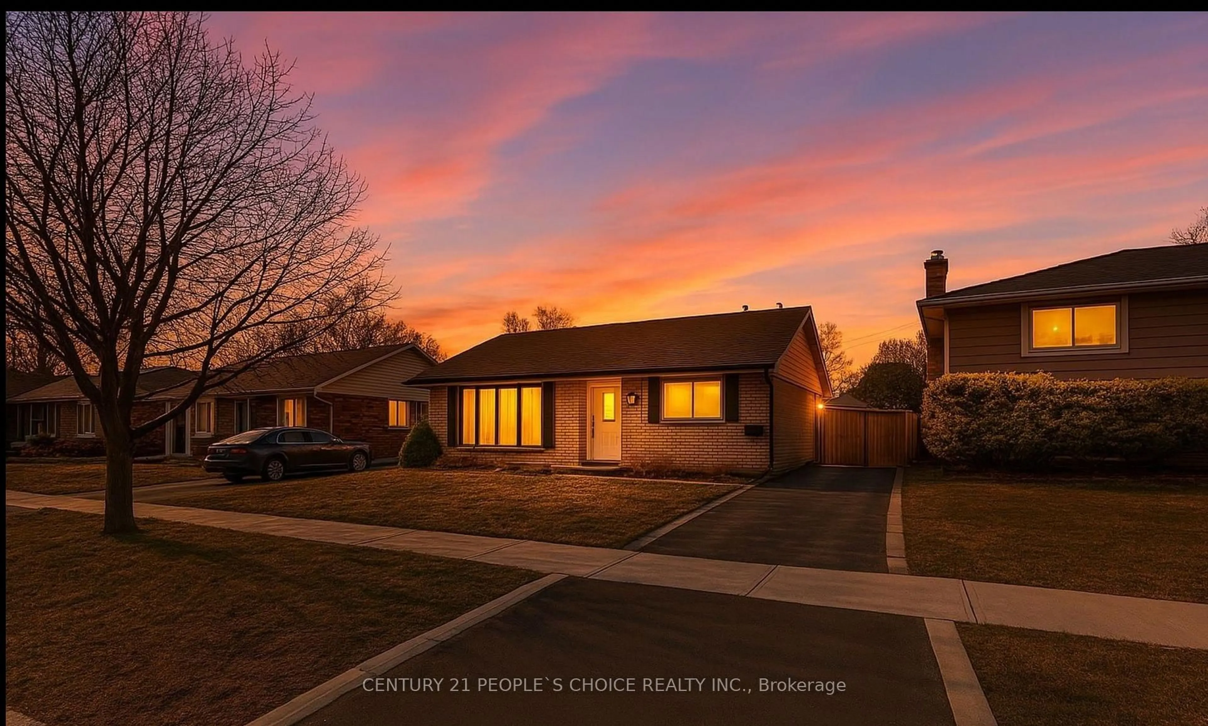 A pic from outside/outdoor area/front of a property/back of a property/a pic from drone, street for 608 Thornwood Ave, Burlington Ontario L7N 3B8
