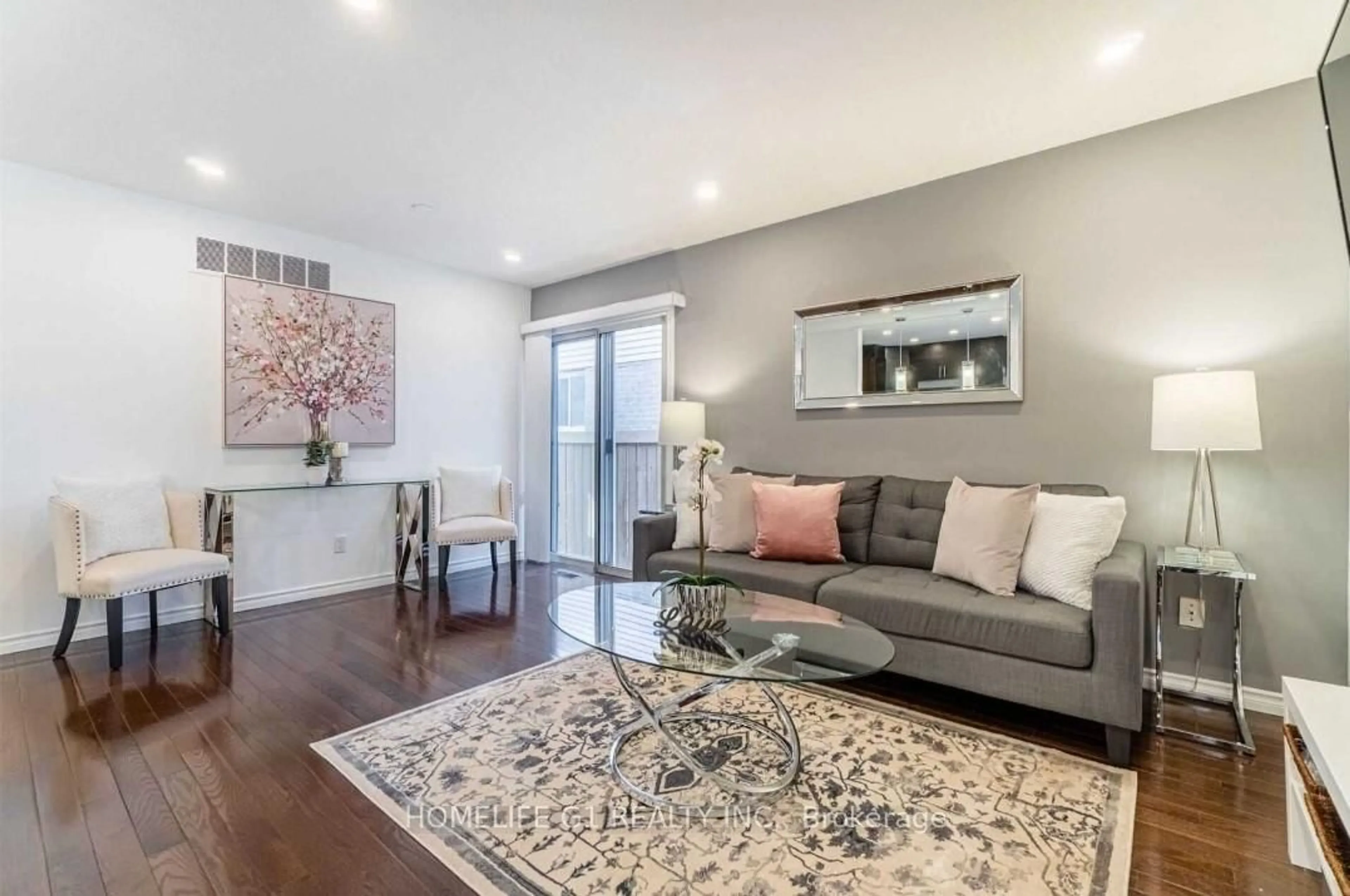 Living room with furniture, unknown for 3198 Anderson Cres, Mississauga Ontario L5N 2Y5