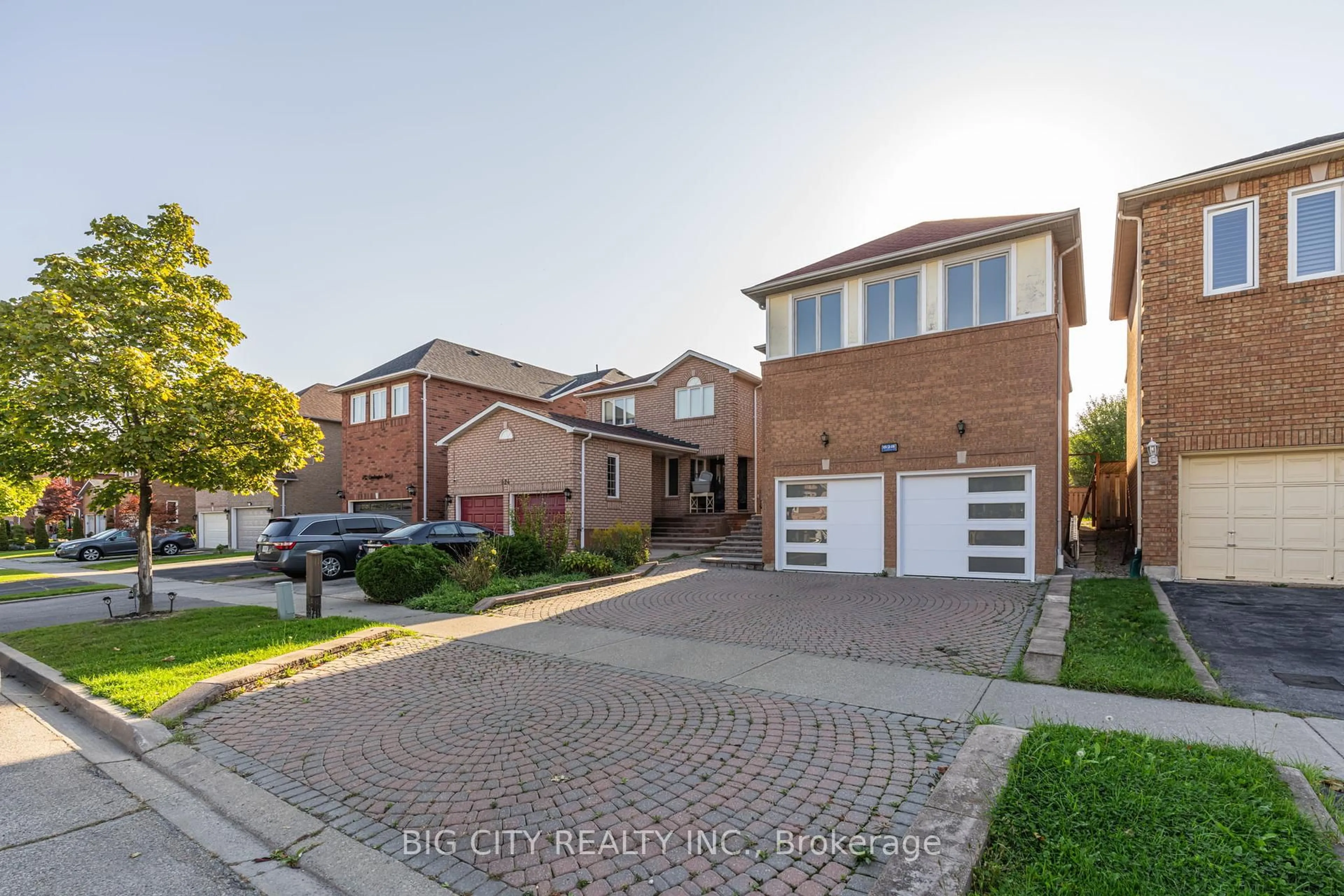Home with brick exterior material, street for 828 Cardington St, Mississauga Ontario L5V 1Z6