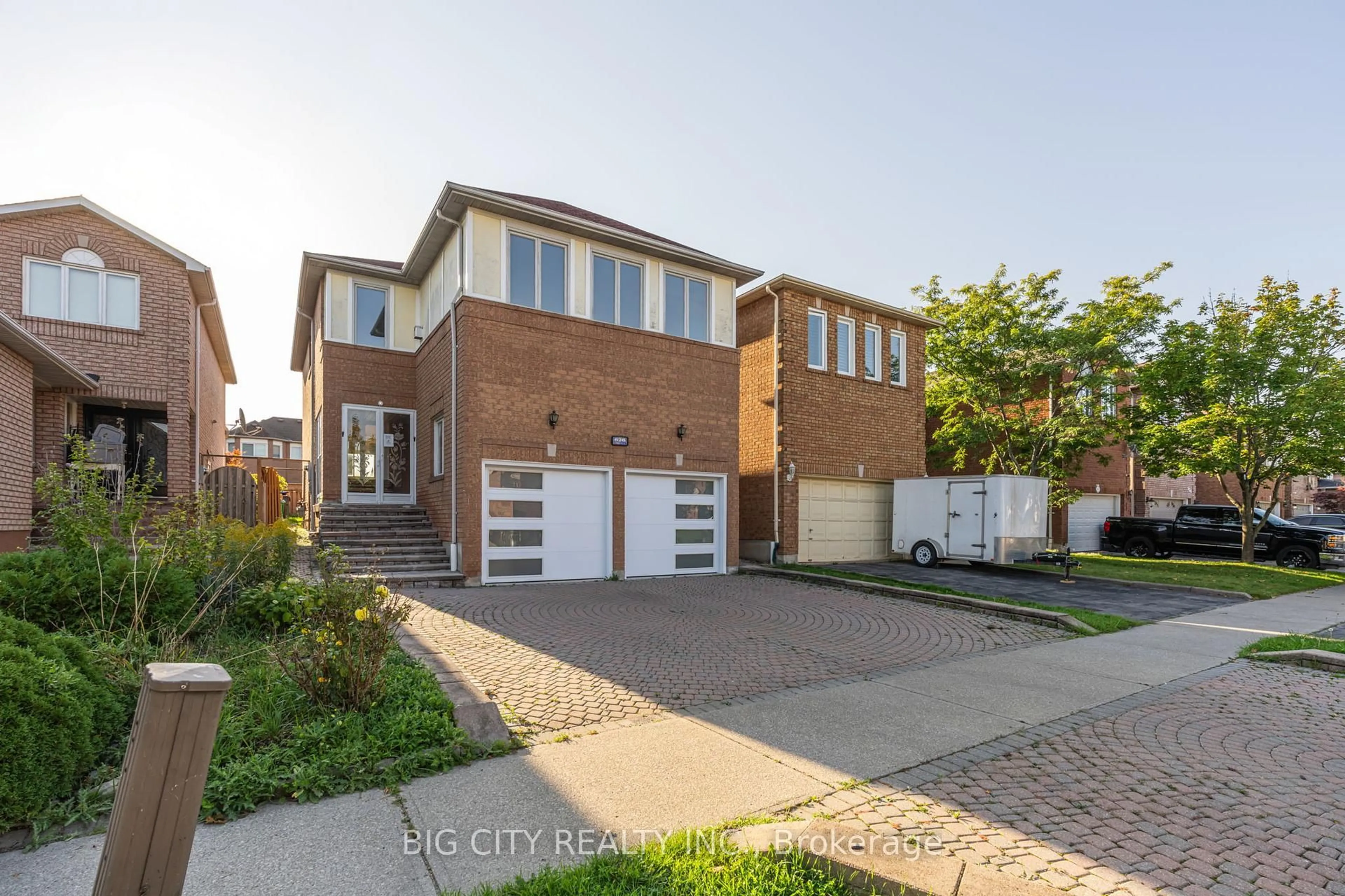 Home with brick exterior material, street for 828 Cardington St, Mississauga Ontario L5V 1Z6