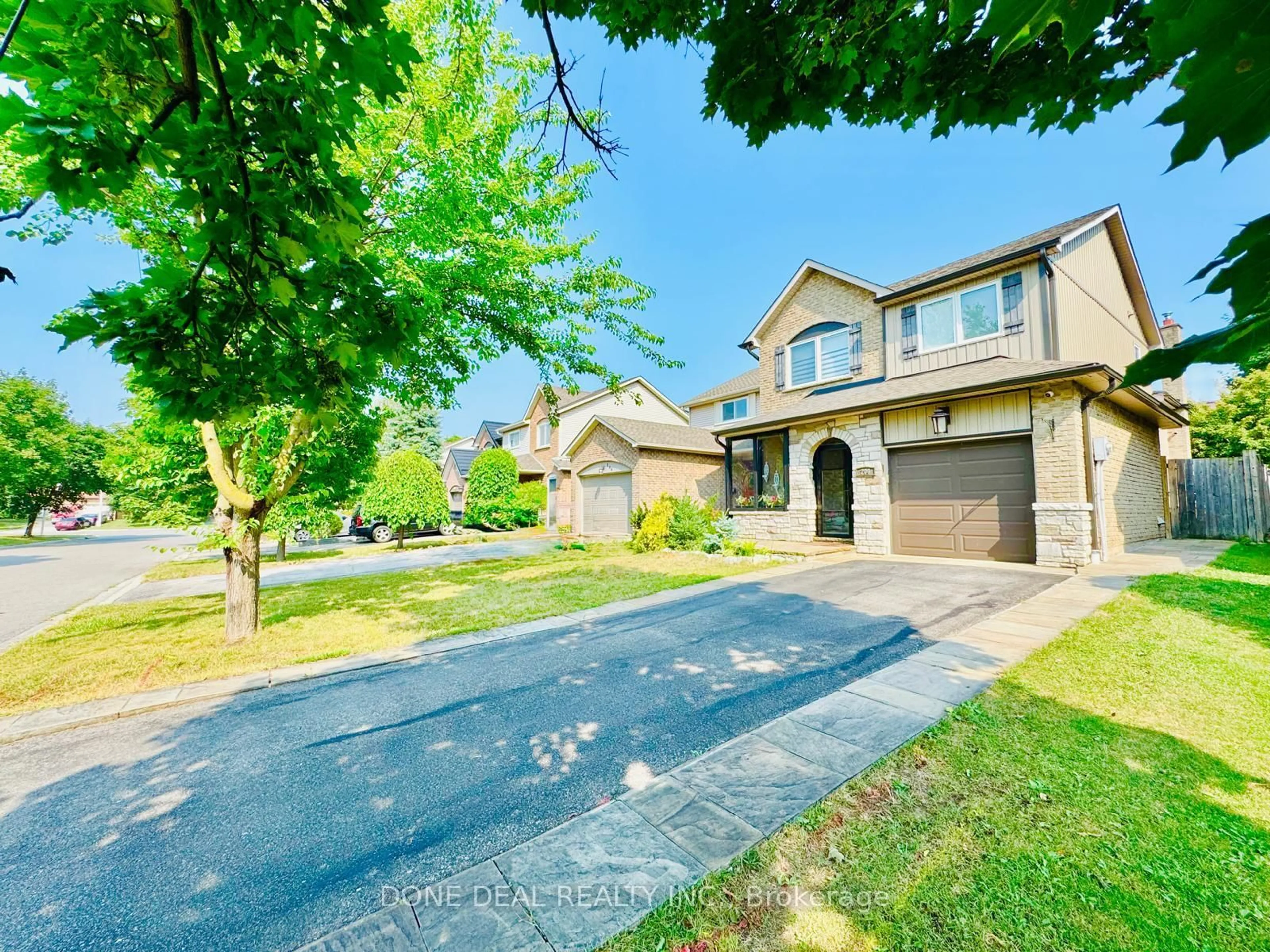 A pic from outside/outdoor area/front of a property/back of a property/a pic from drone, street for 206 Harvest Dr, Milton Ontario L9T 4T3