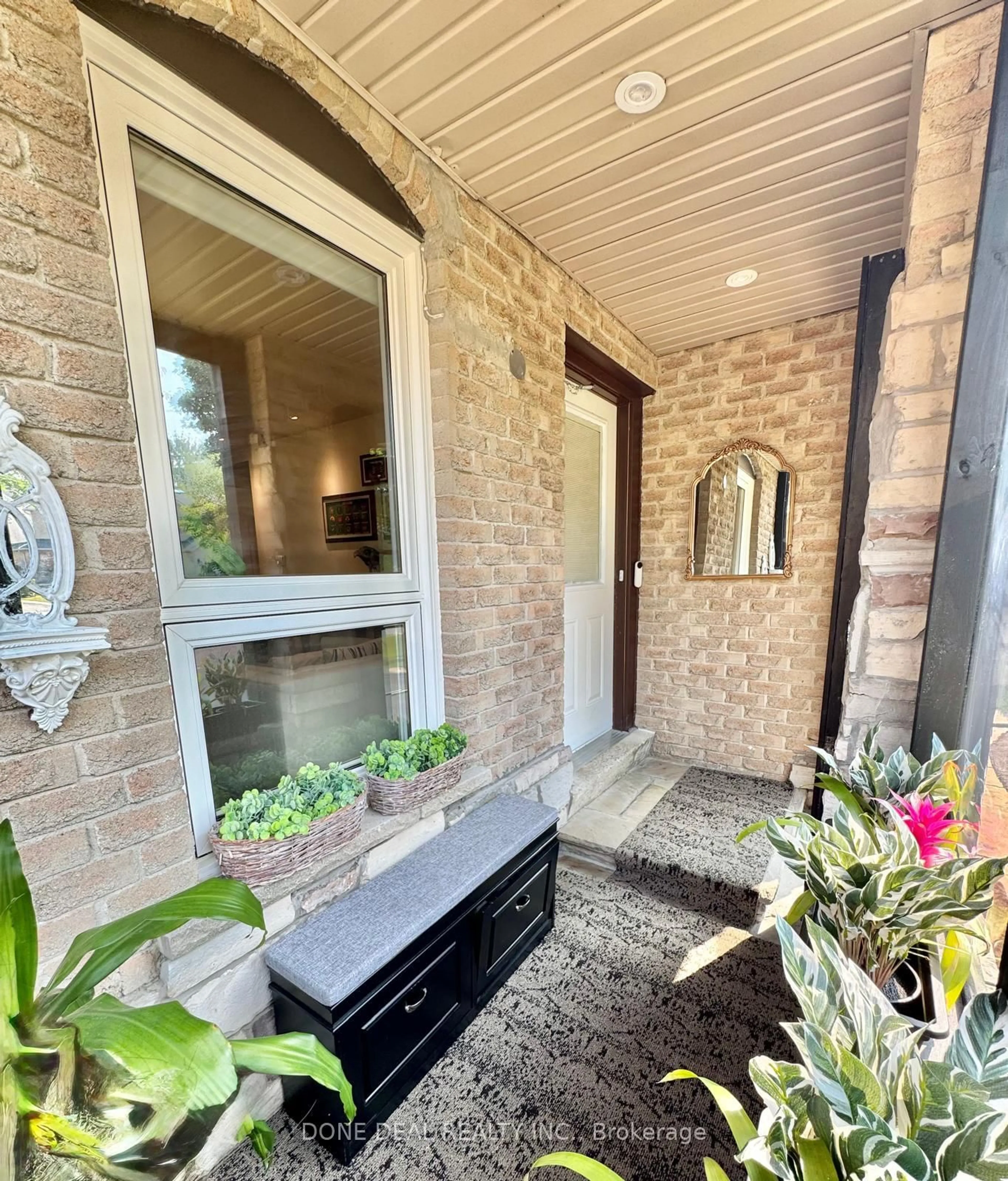Indoor entryway for 206 Harvest Dr, Milton Ontario L9T 4T3