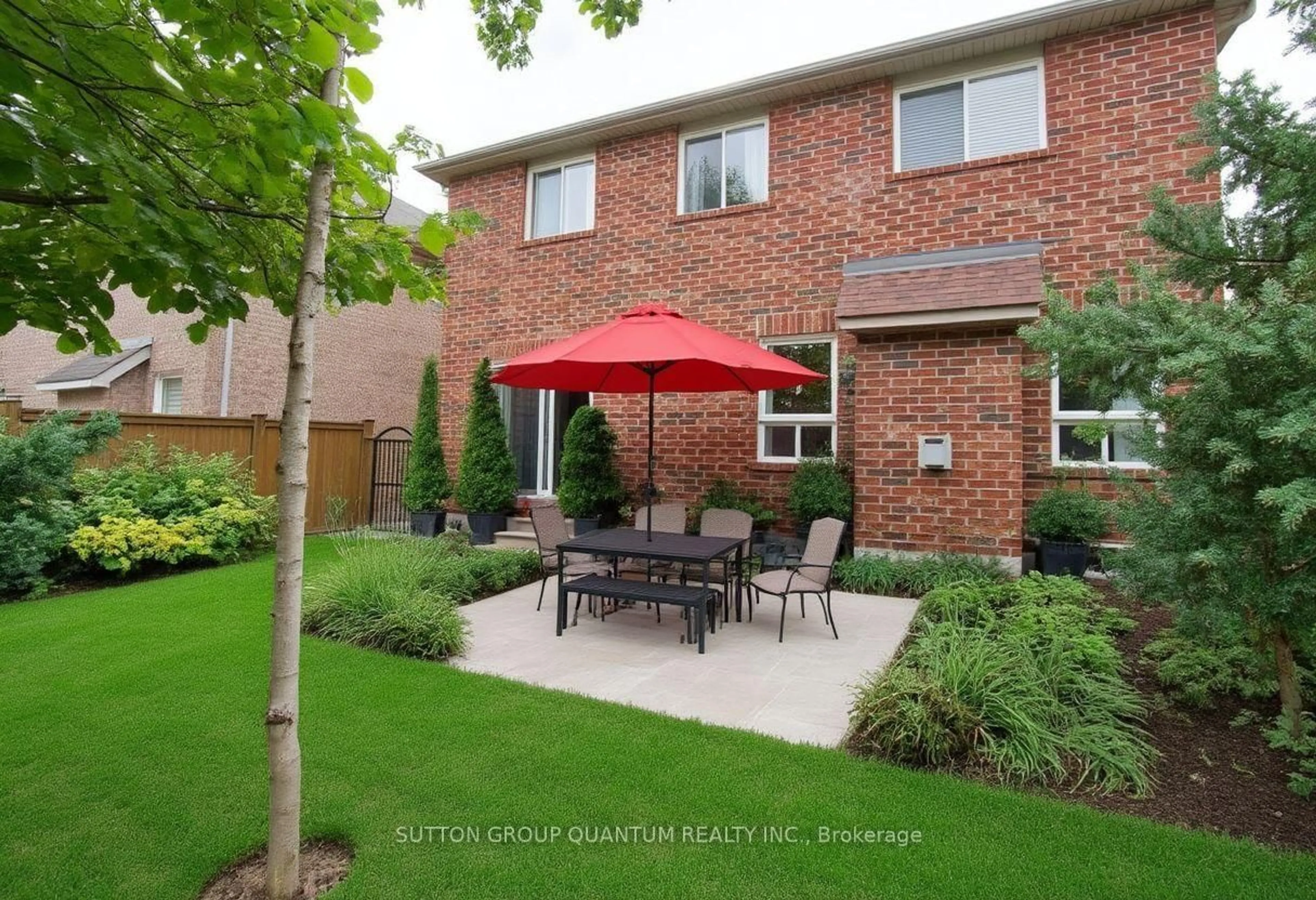 Patio, street for 491 Pettit Tr, Milton Ontario L9T 6N9