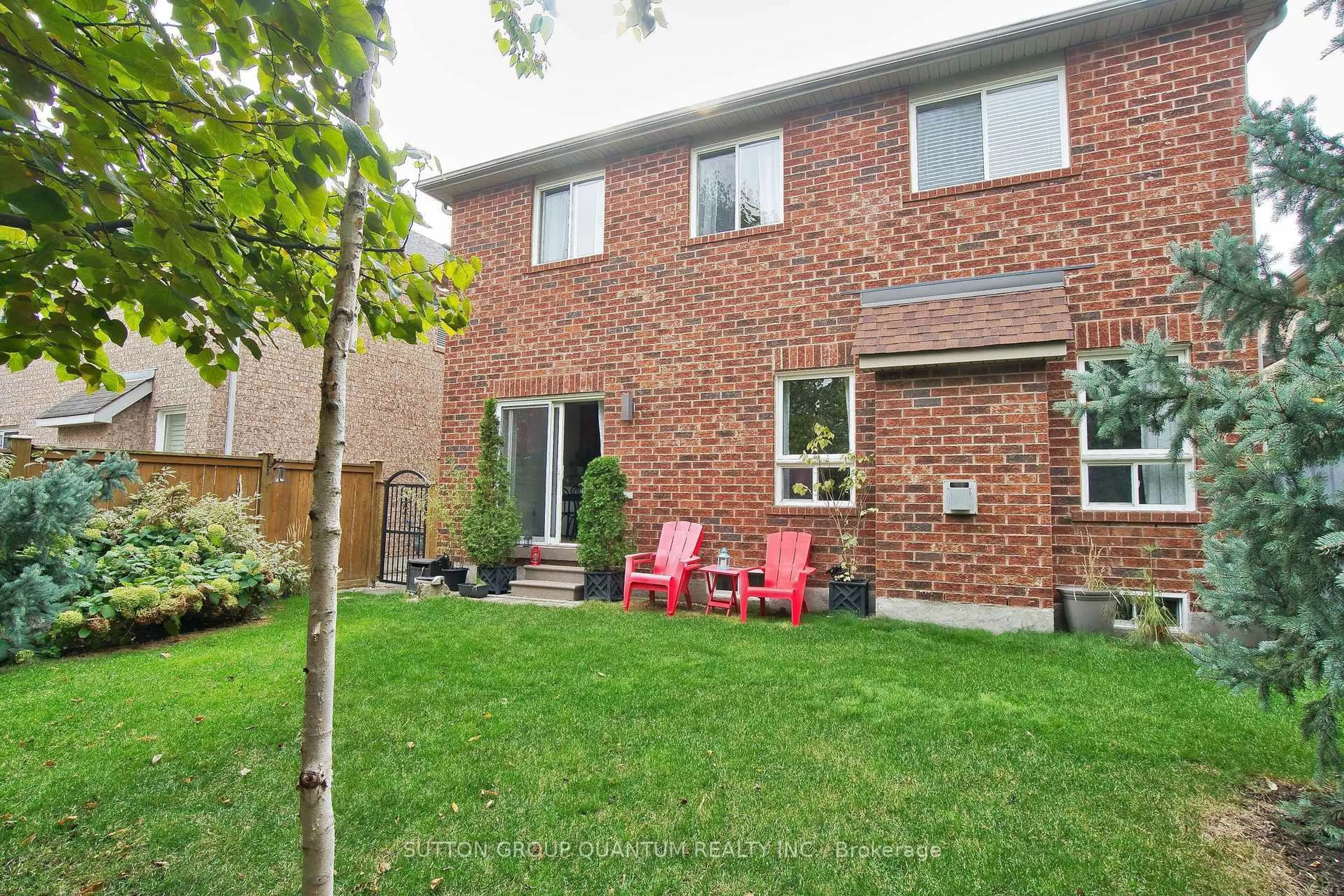 Patio, street for 491 Pettit Tr, Milton Ontario L9T 6N9
