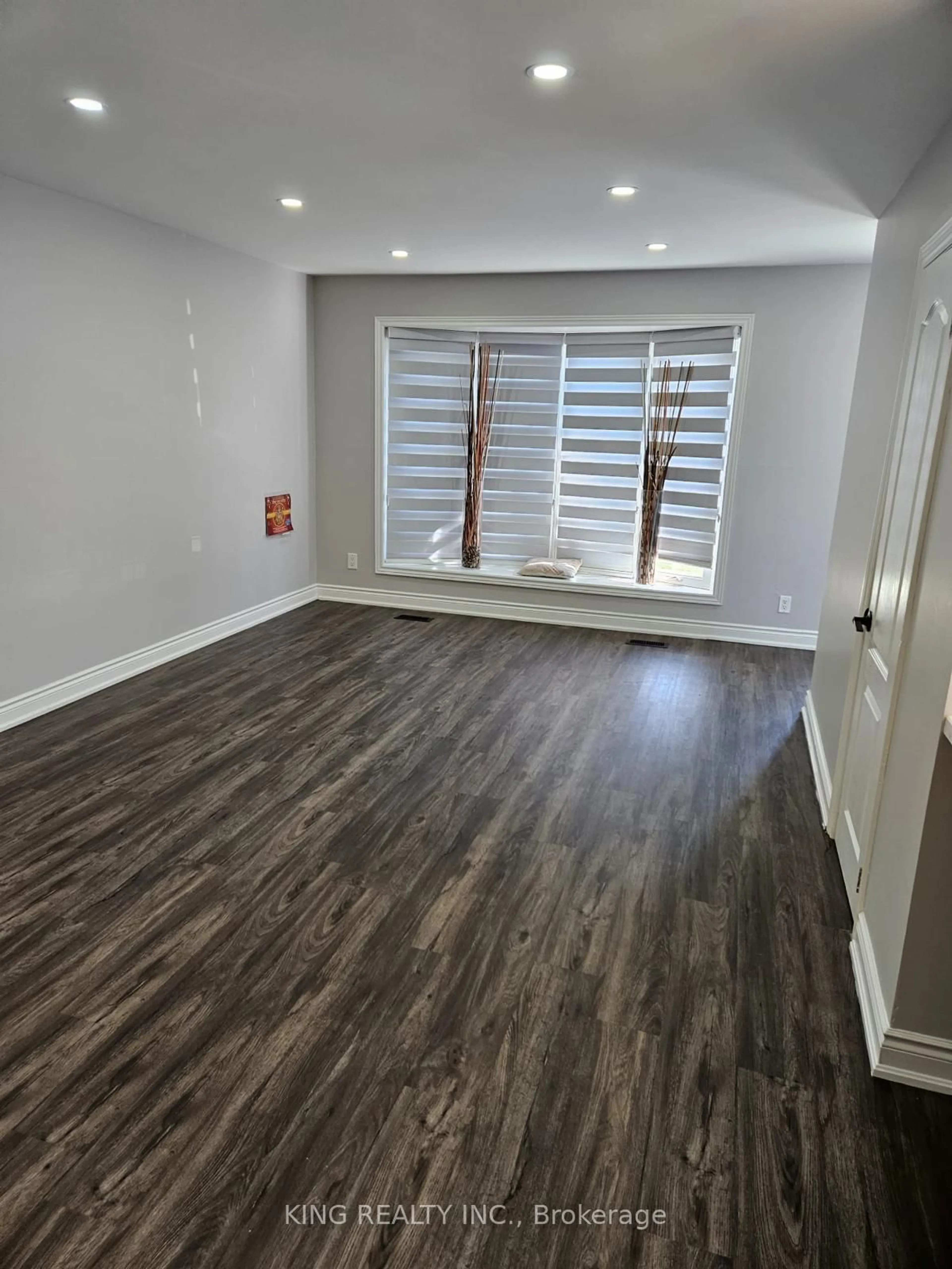 A pic of a room for 87 Aloma Cres, Brampton Ontario L6T 2N8