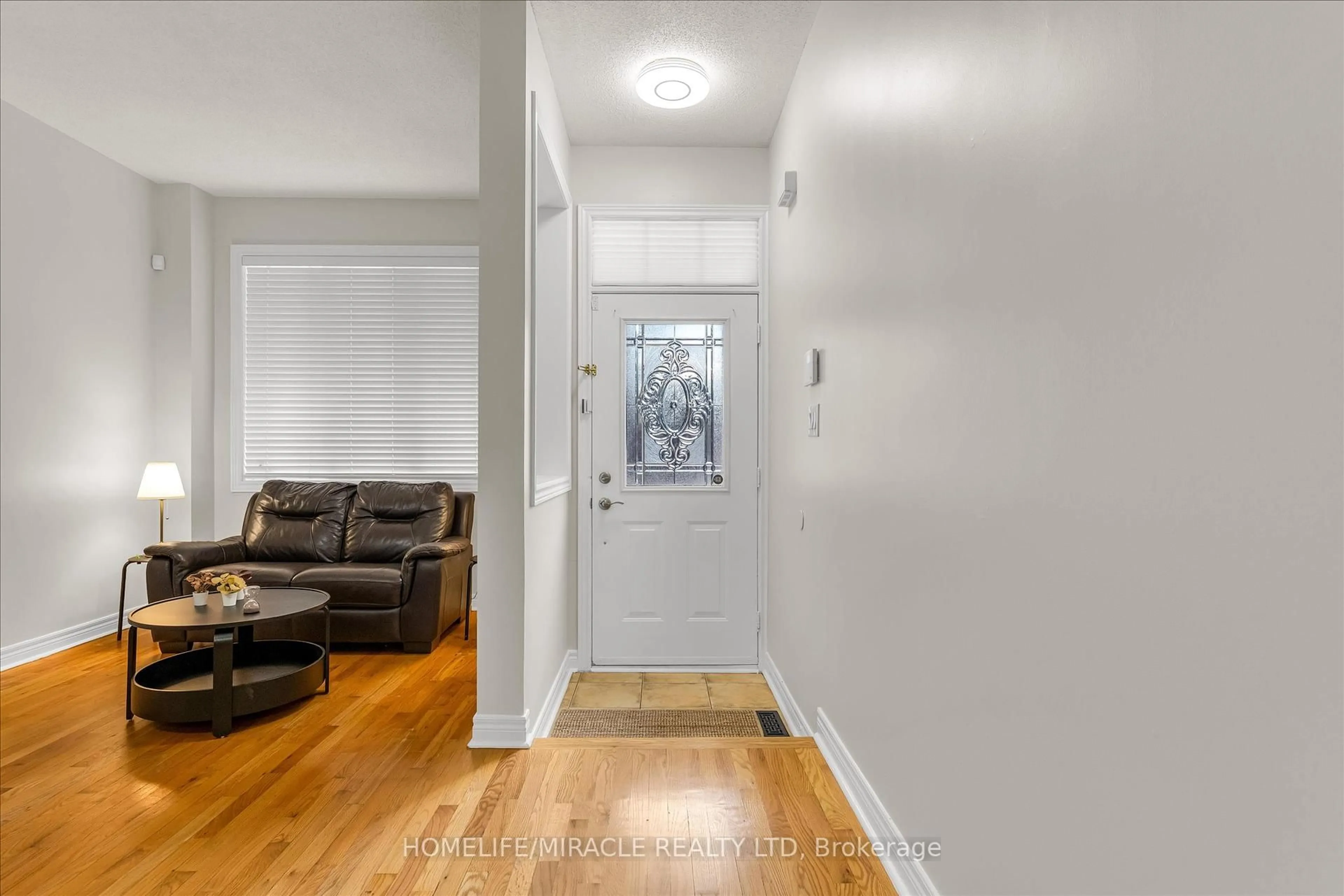 Indoor entryway for 4811 James Austin Dr, Mississauga Ontario L4Z 4H4
