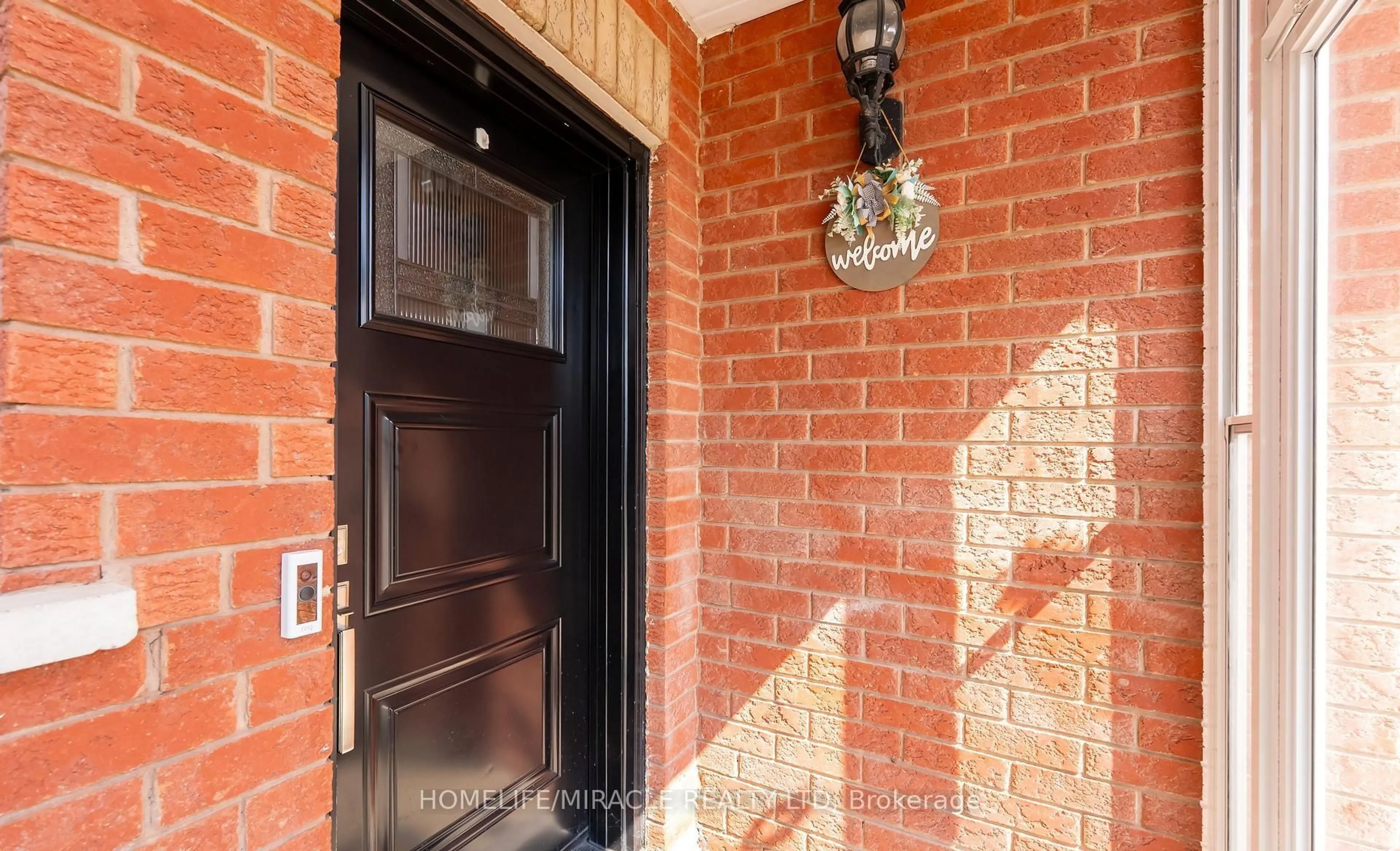 Indoor entryway for 23 Mosley Cres, Brampton Ontario L6Y 5C7