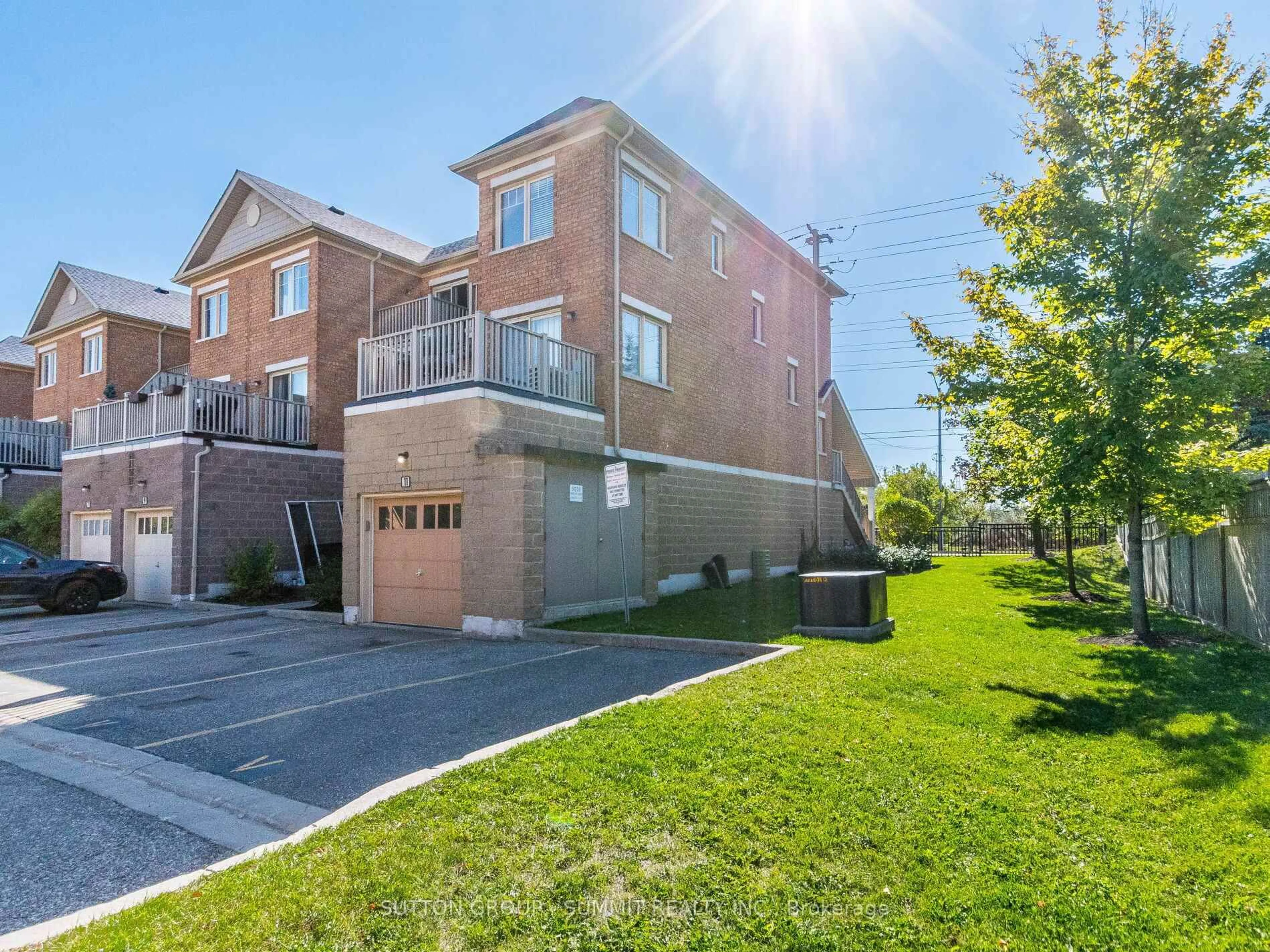 A pic from outside/outdoor area/front of a property/back of a property/a pic from drone, street for 5035 NINTH Line #11, Mississauga Ontario L5M 0E6