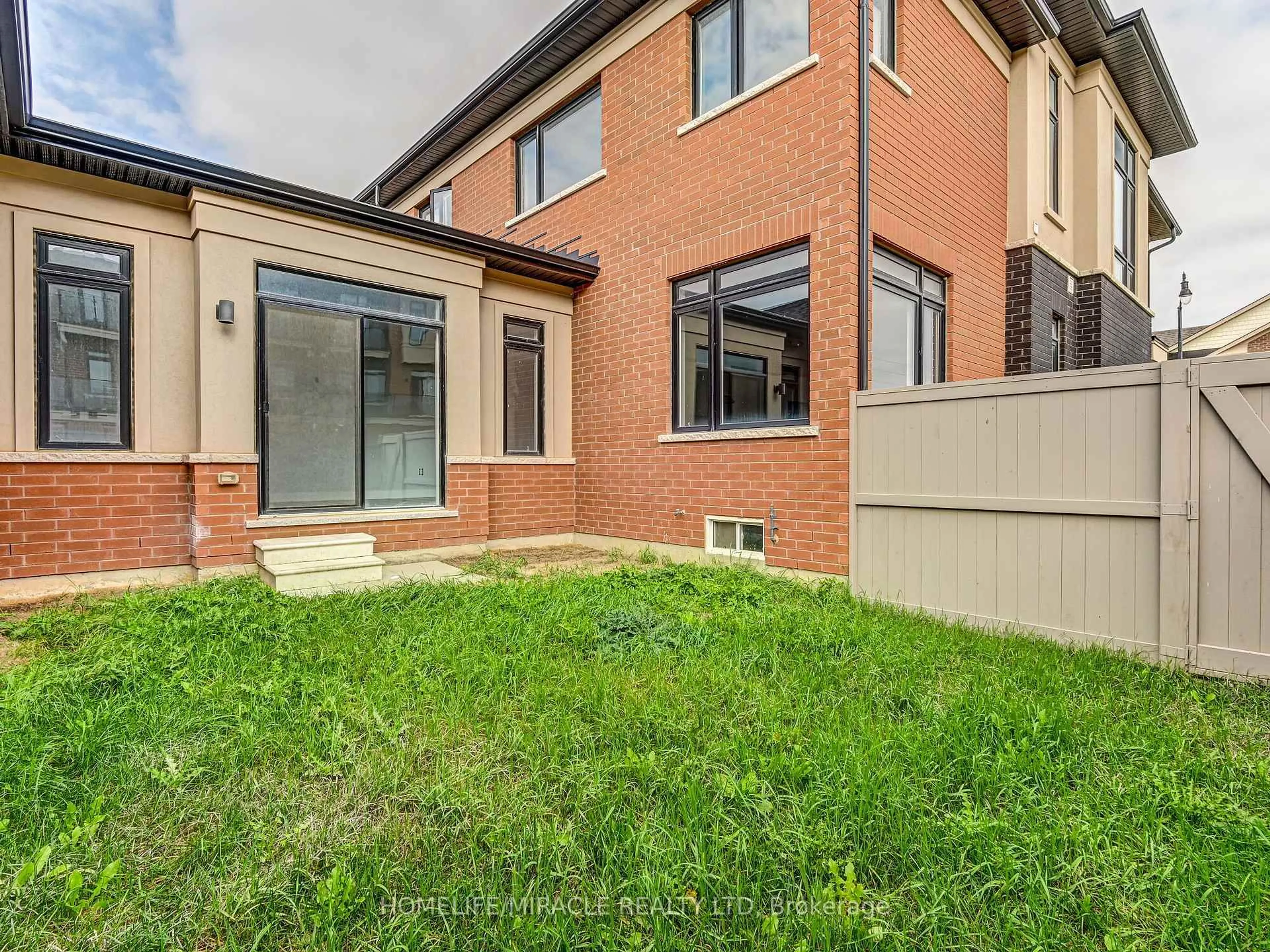 Home with brick exterior material, street for 66 Pearman Cres, Brampton Ontario L7A 4Y9