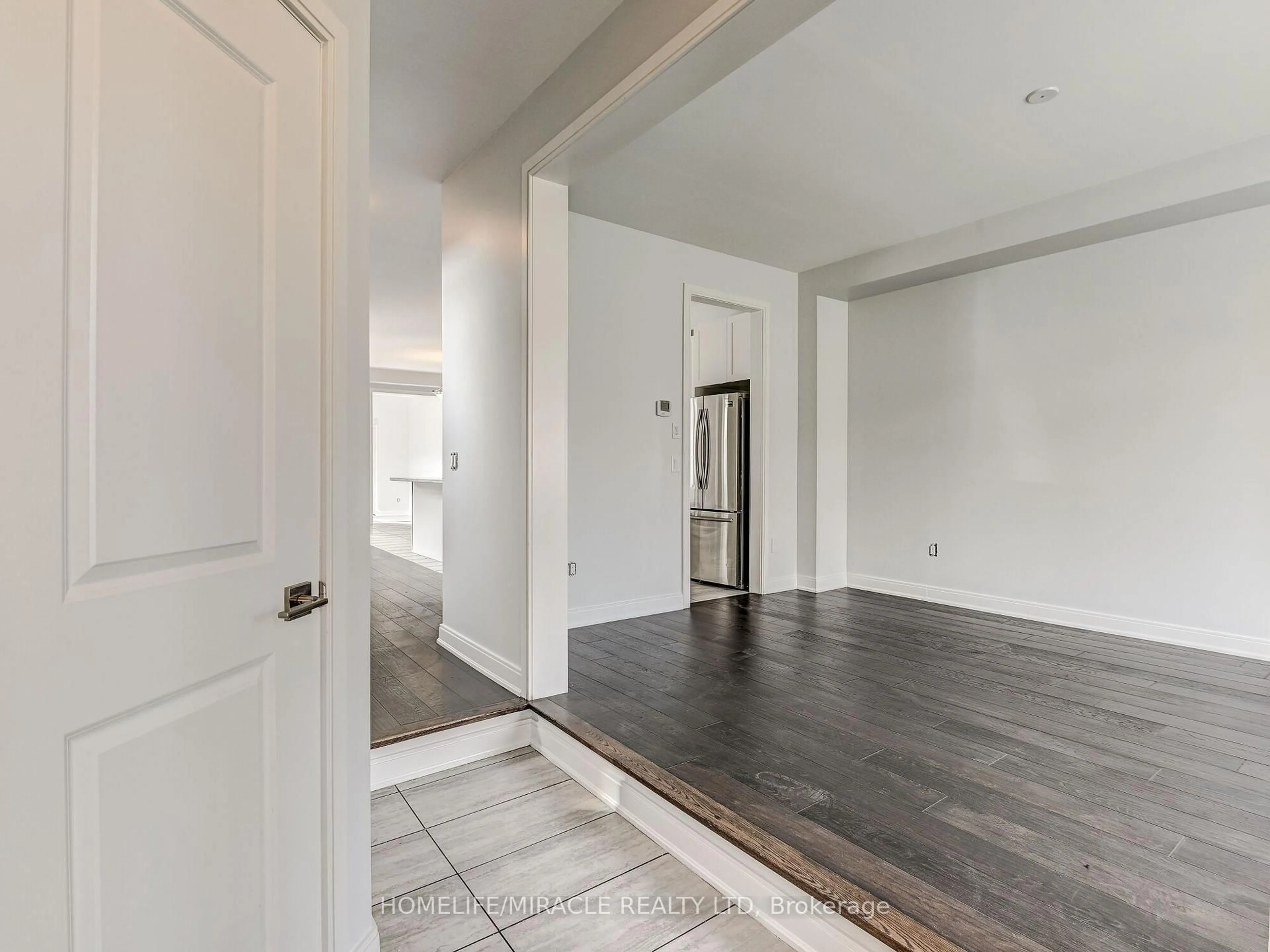 Indoor entryway for 66 Pearman Cres, Brampton Ontario L7A 4Y9
