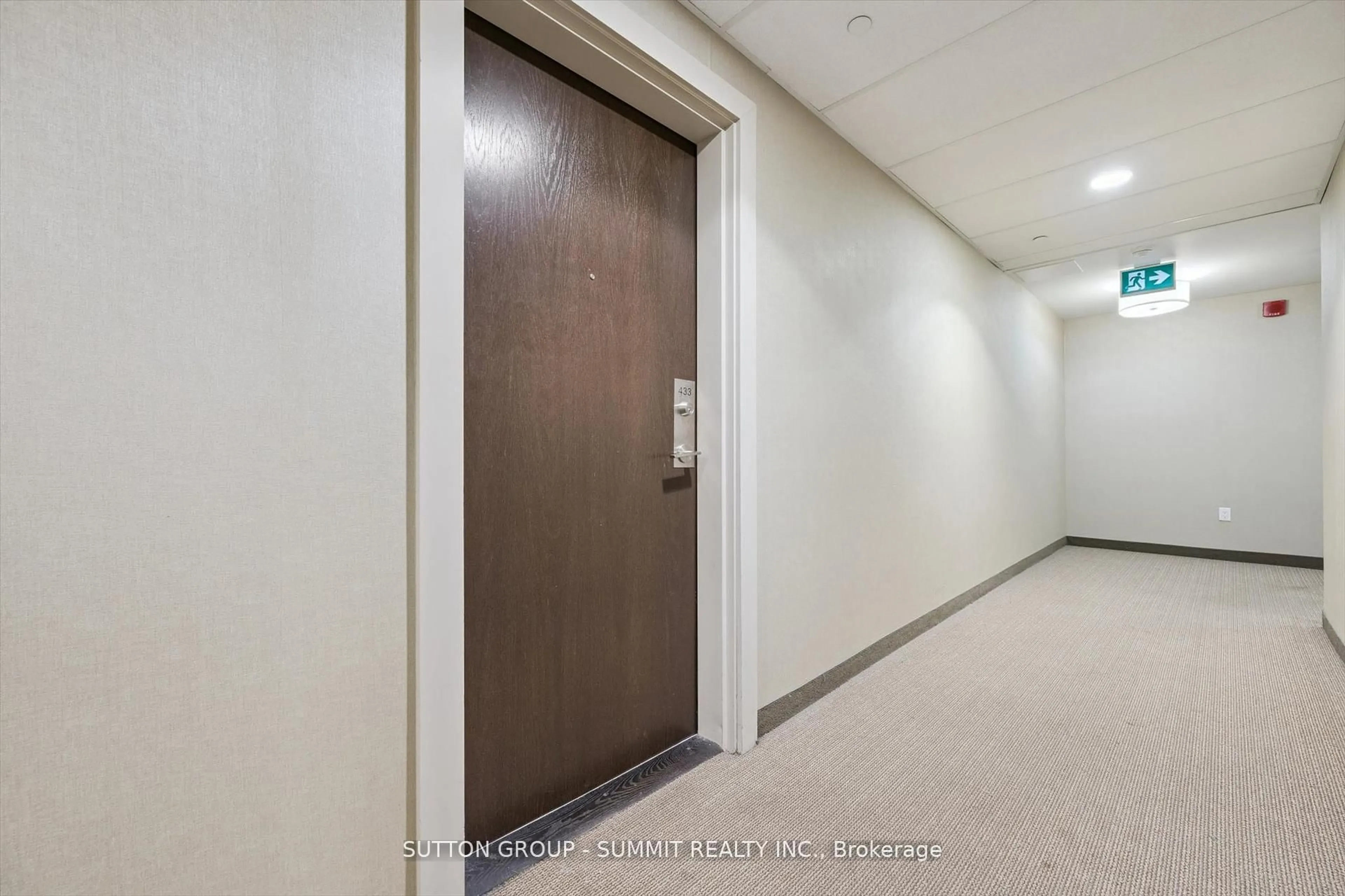 Indoor foyer for 216 Oak Park Blvd #433, Oakville Ontario L6H 7S8
