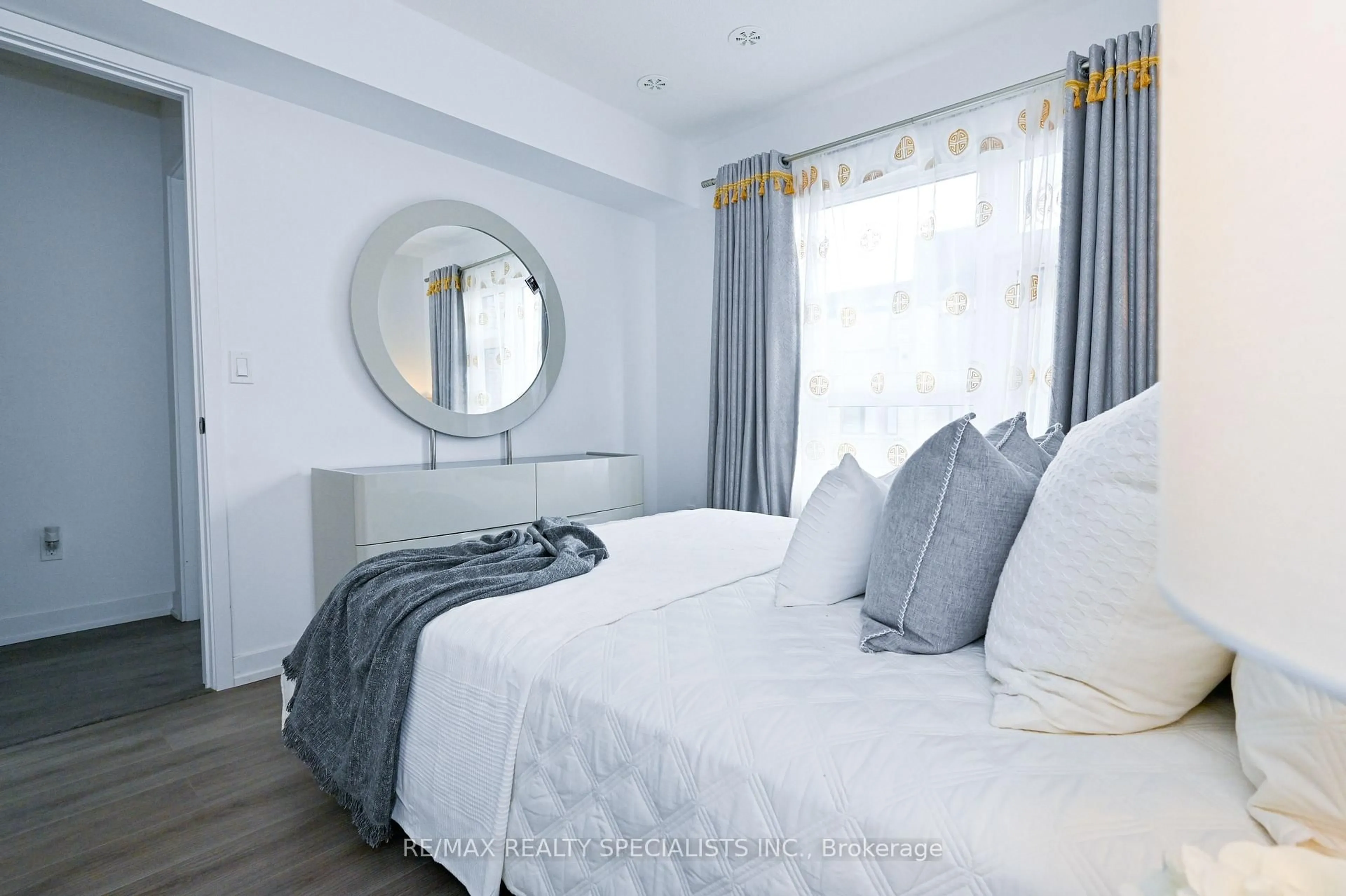 Bedroom with bed, unknown for 1121 Cooke Blvd #55, Burlington Ontario L8T 0C3