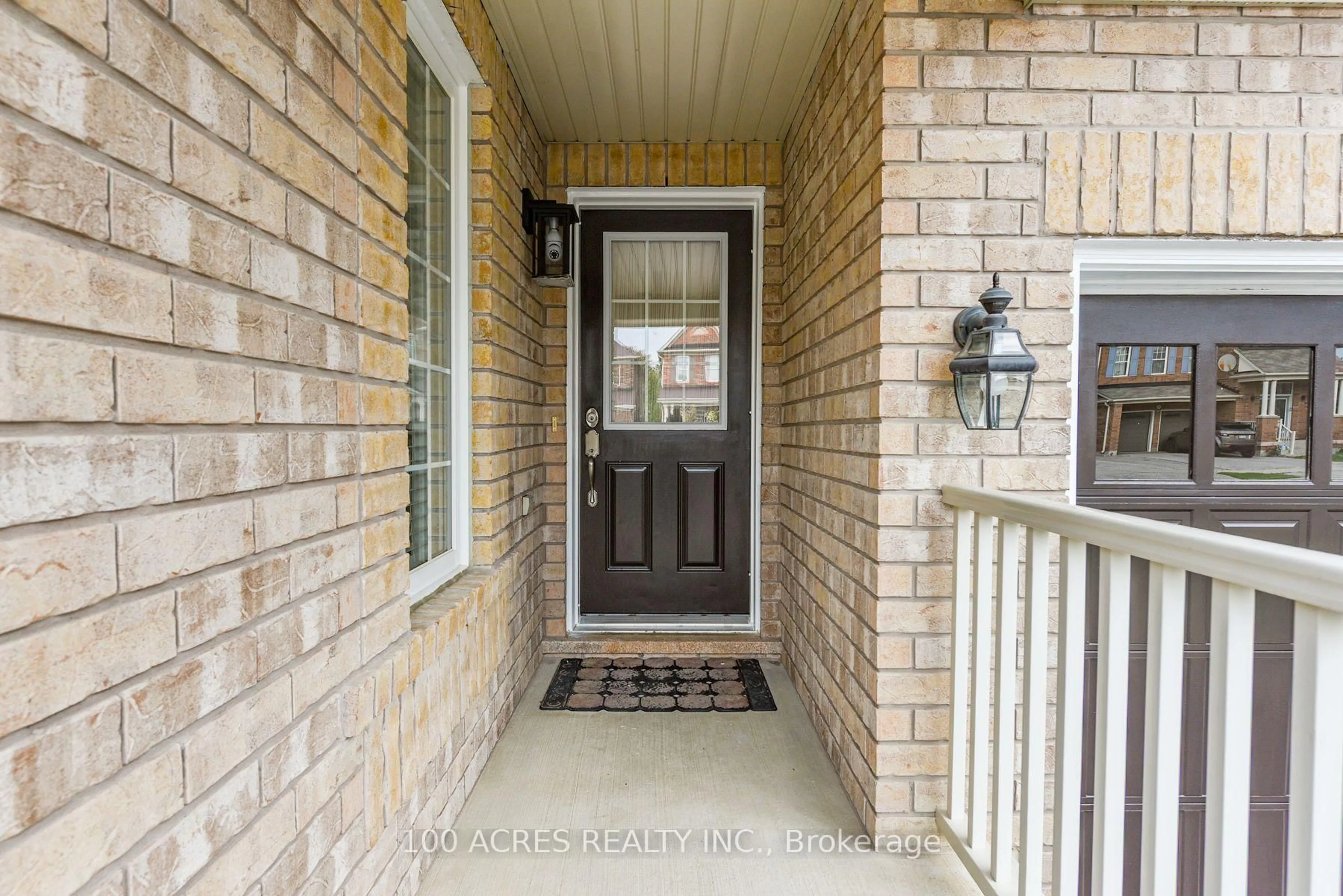 Indoor entryway for 164 Gardenbrooke Tr, Brampton Ontario L6P 3C9
