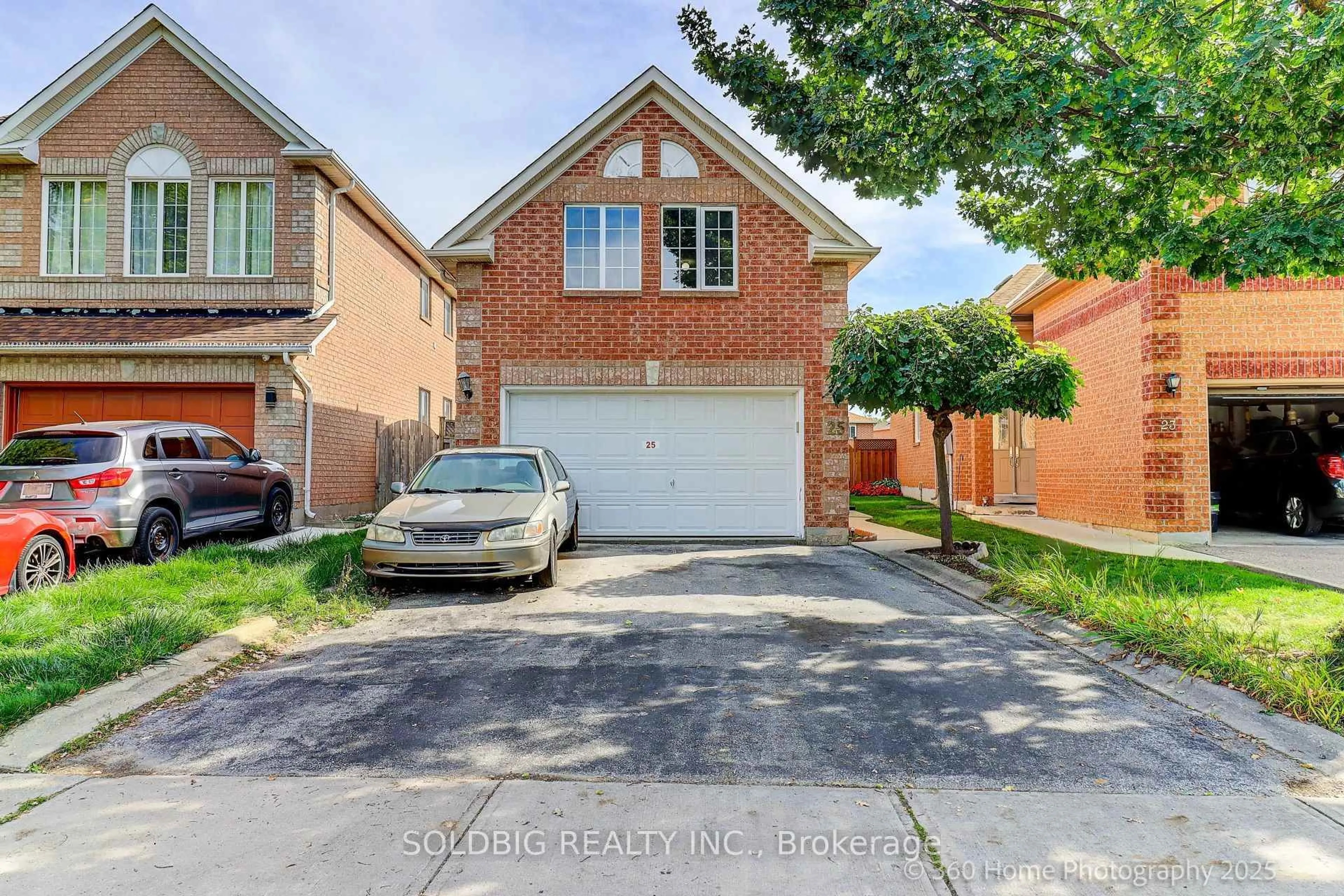 Home with brick exterior material, street for 25 Trailridge Dr, Brampton Ontario L6X 4M6
