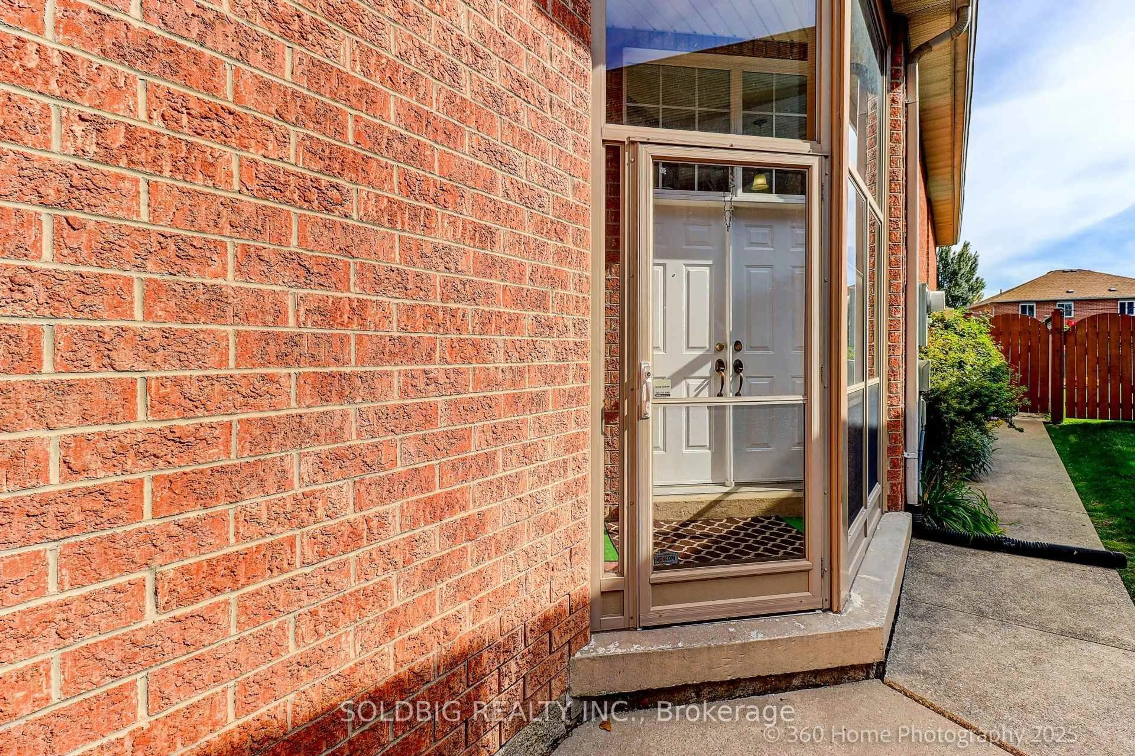 Home with brick exterior material, street for 25 Trailridge Dr, Brampton Ontario L6X 4M6