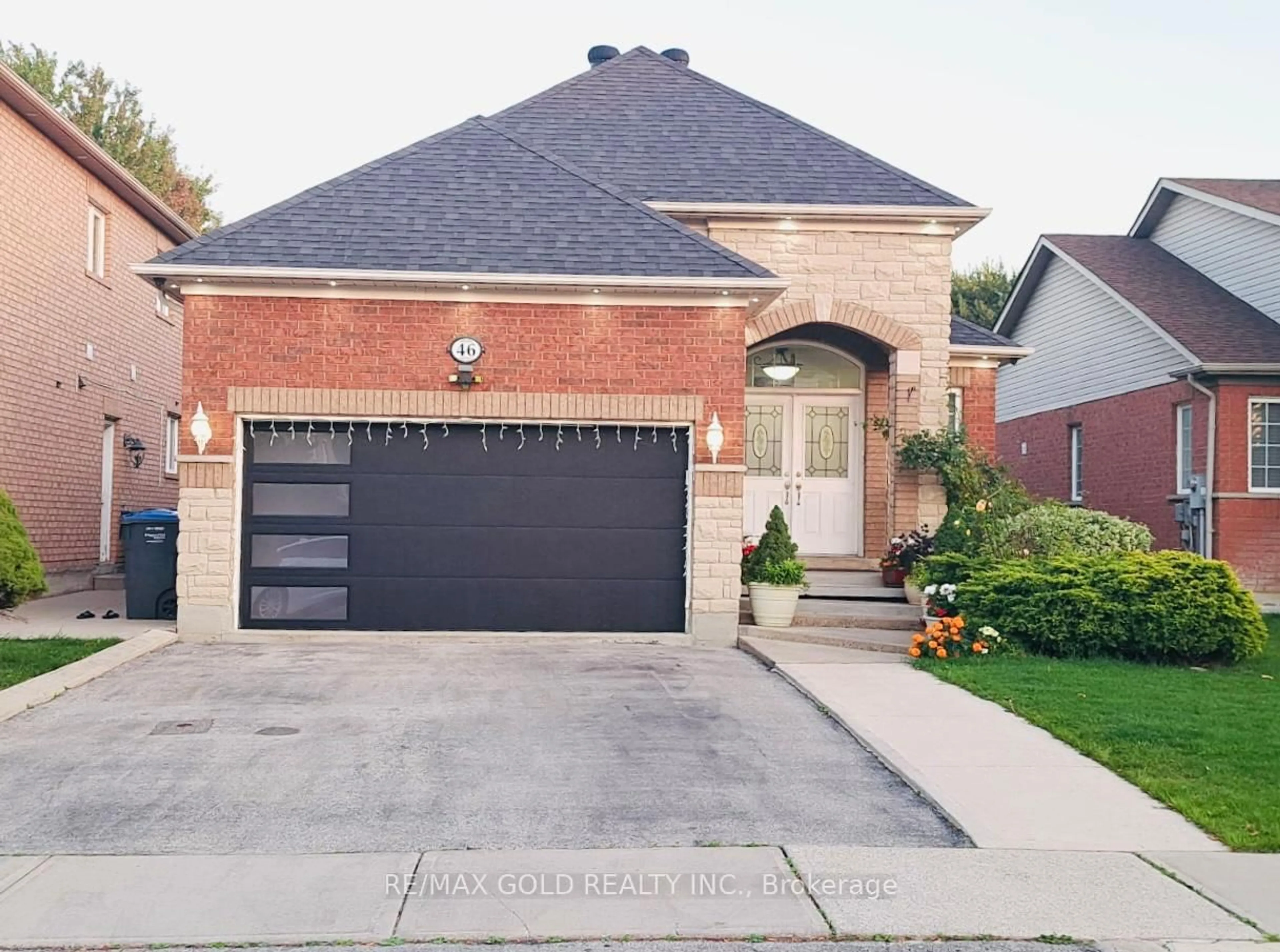Home with brick exterior material, street for 46 Cobblestone Crt, Brampton Ontario L6R 2S2