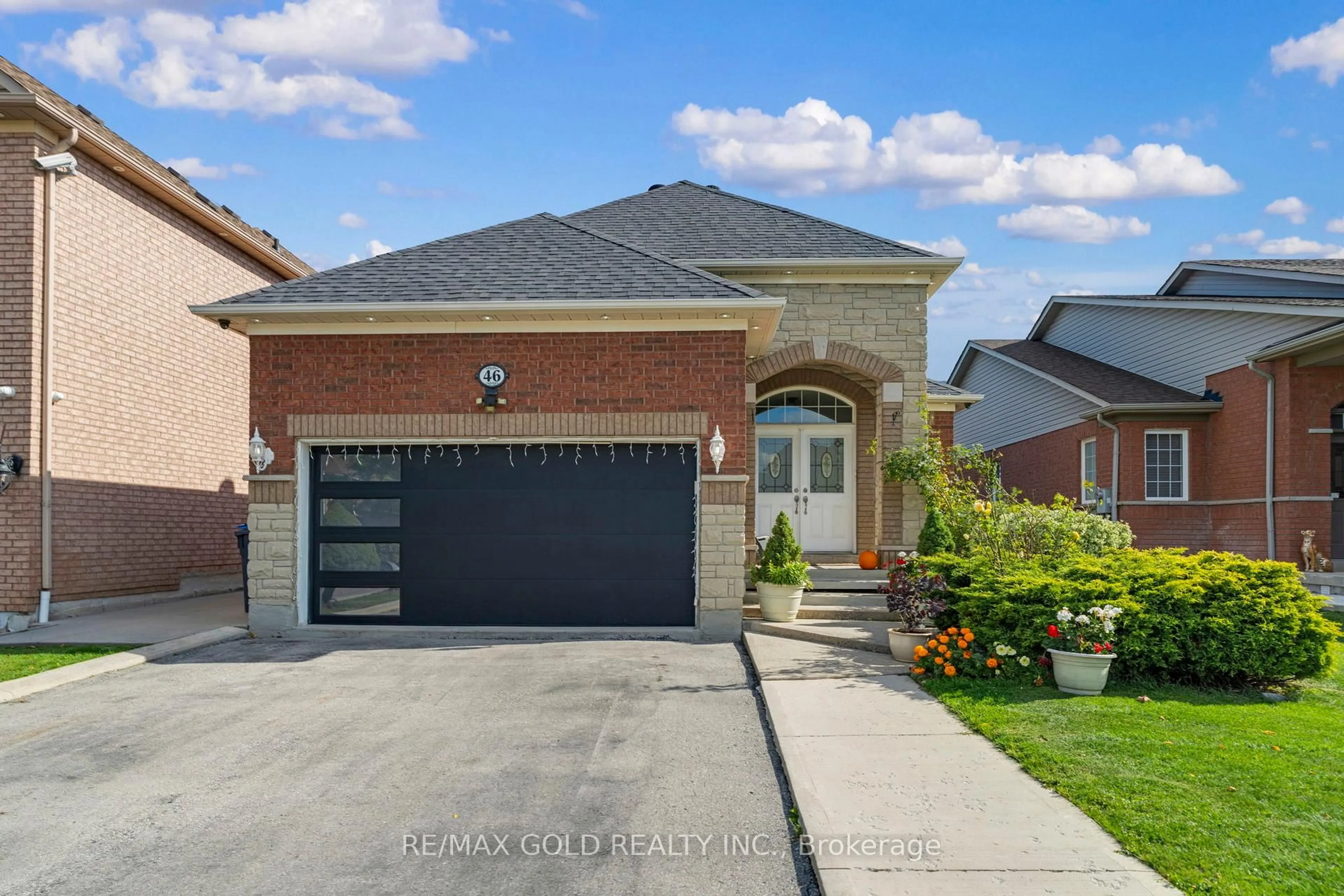 Home with brick exterior material, street for 46 Cobblestone Crt, Brampton Ontario L6R 2S2
