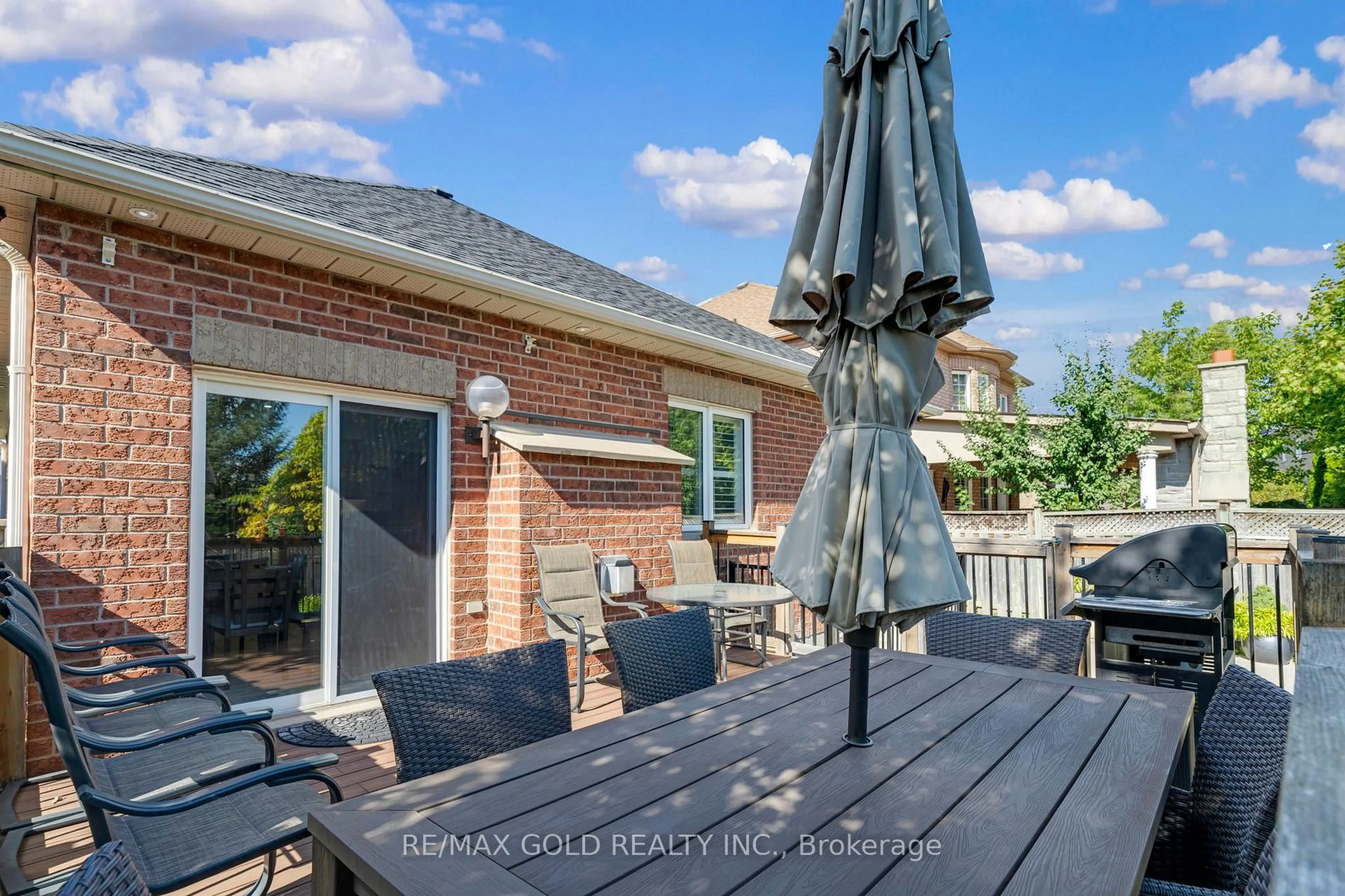 Patio, water/lake/river/ocean view for 46 Cobblestone Crt, Brampton Ontario L6R 2S2