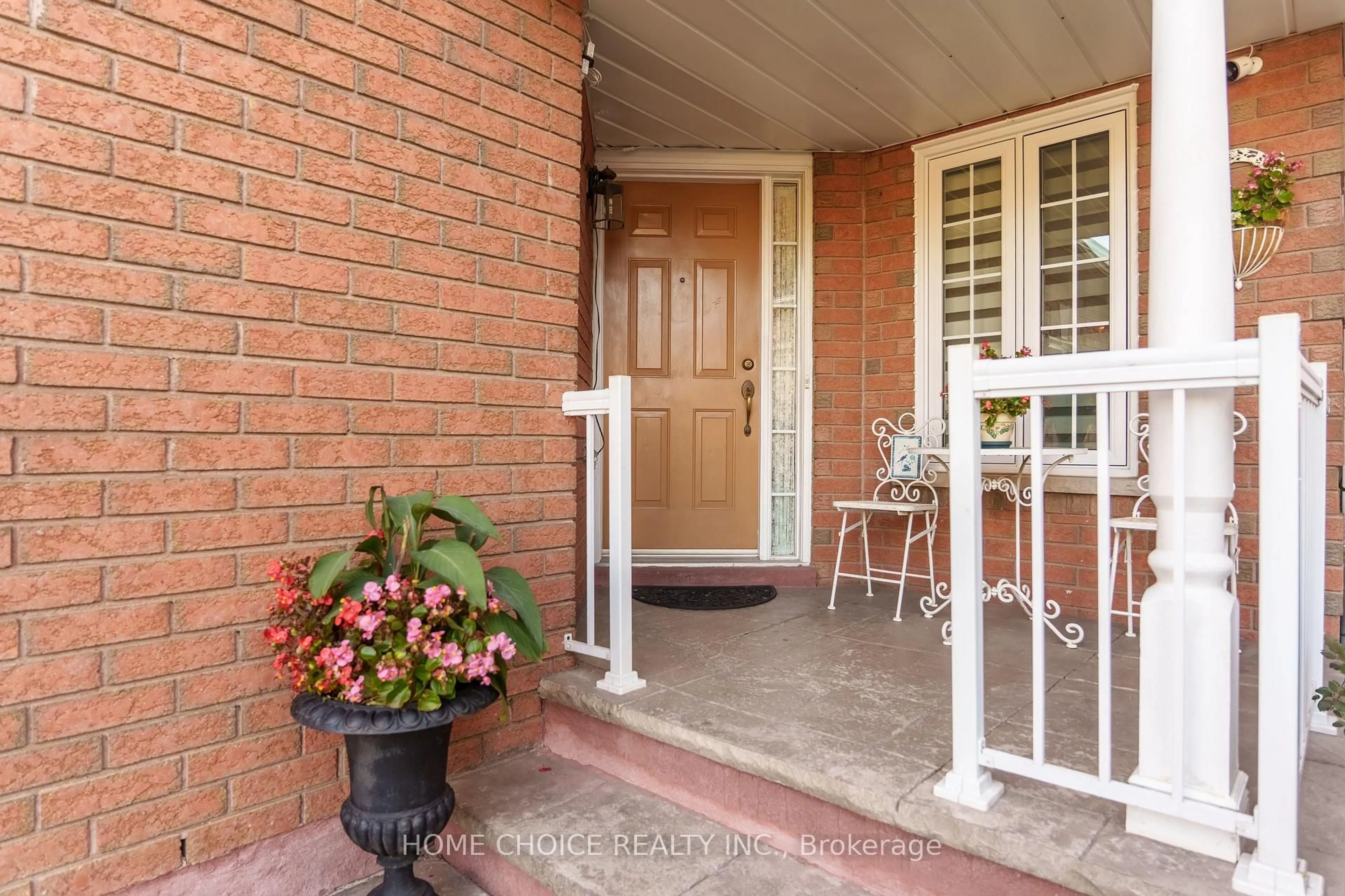 Unknown for 914 Applecroft Circ, Mississauga Ontario L5V 2A7