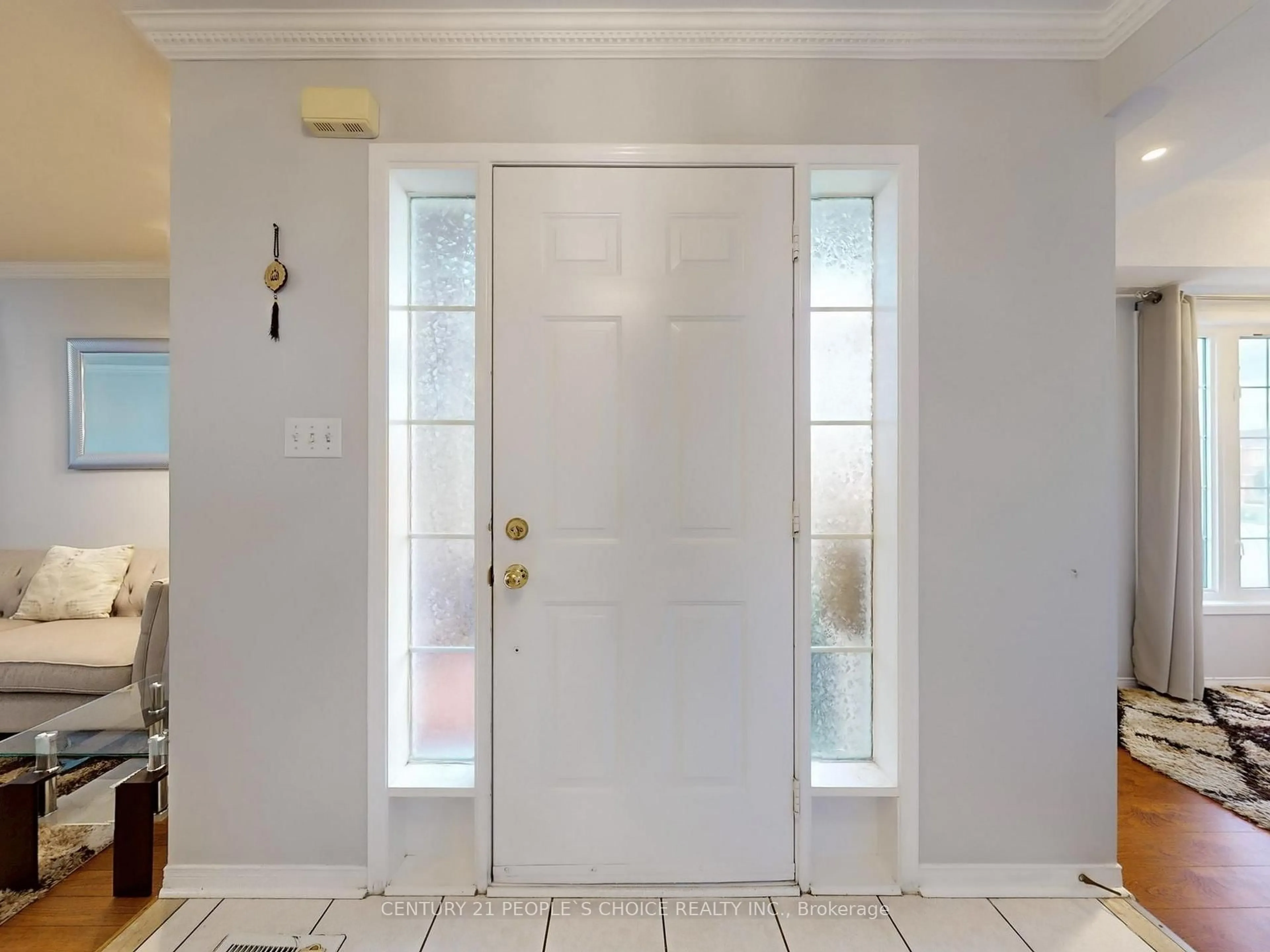 Indoor entryway for 5998 Gant Cres, Mississauga Ontario L5V 2T6