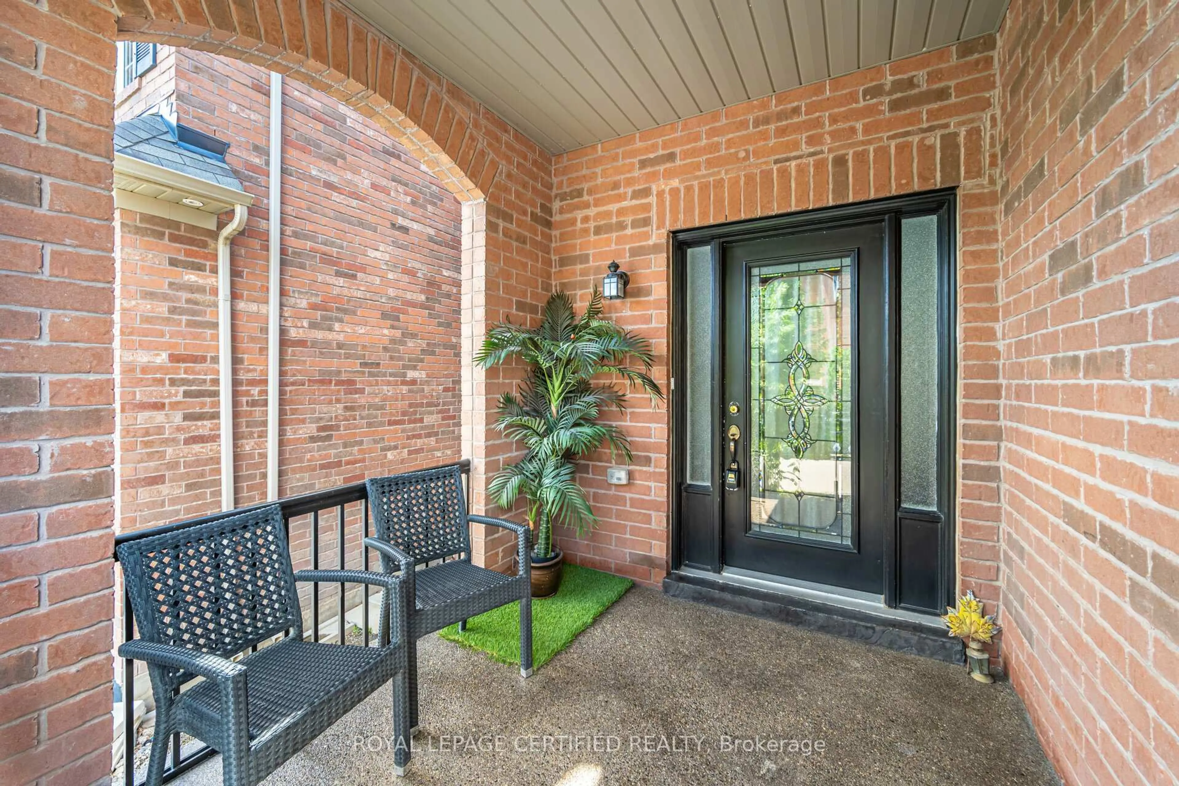Indoor entryway for 335 Bessborough Dr, Milton Ontario L9T 8P6