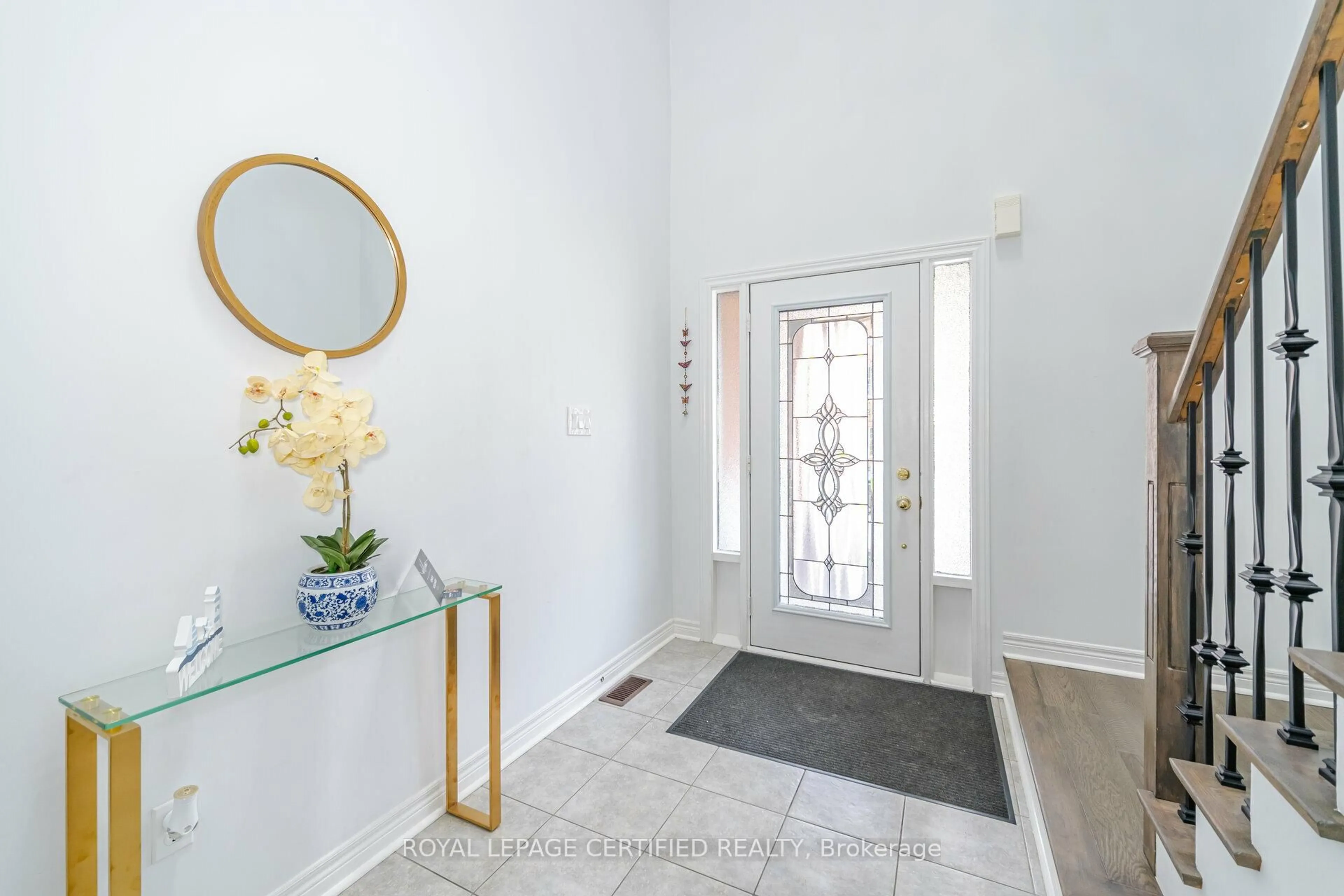 Indoor entryway for 335 Bessborough Dr, Milton Ontario L9T 8P6